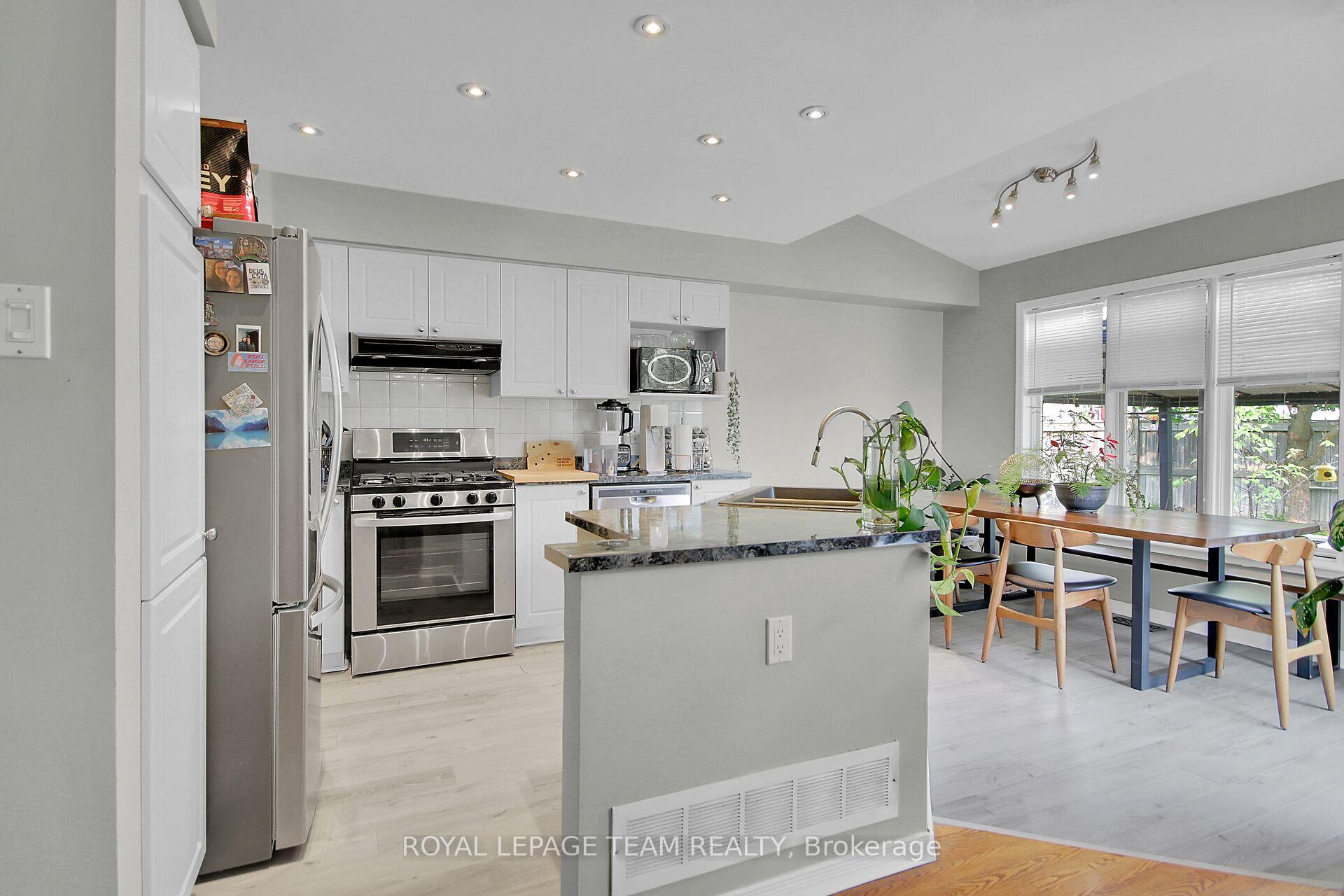 Photo 18 of 39 Foxden Place, Ottawa, Hunt Club Park — HOMEH