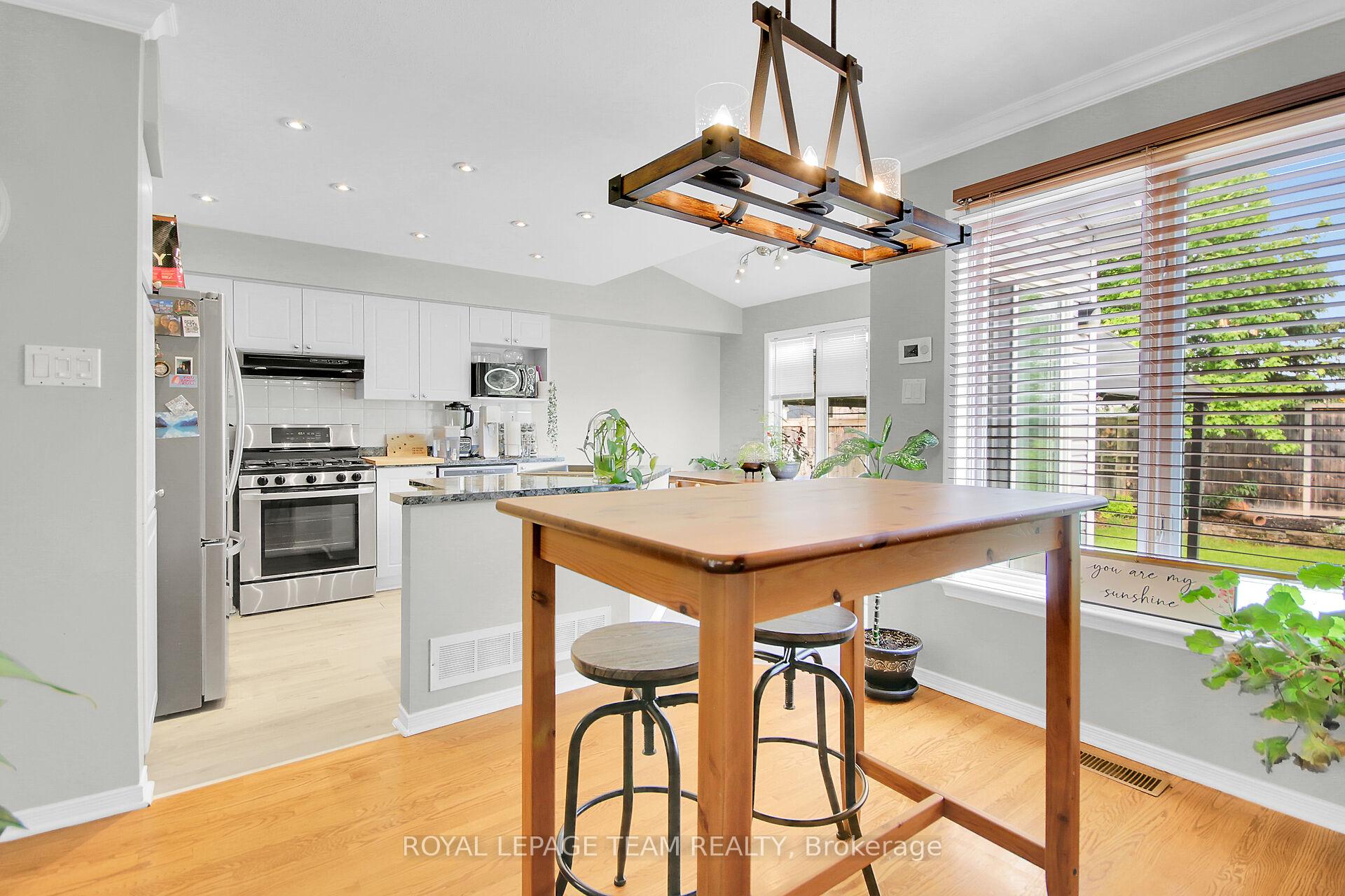 Photo 19 of 39 Foxden Place, Ottawa, Hunt Club Park — HOMEH