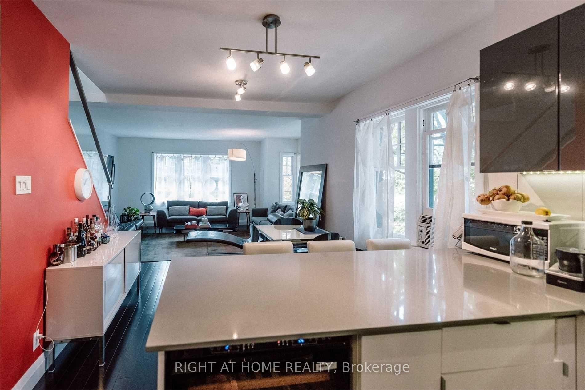 Photo 5 of 1-1 Sprucehill Road, Toronto, The Beaches — HOMEH