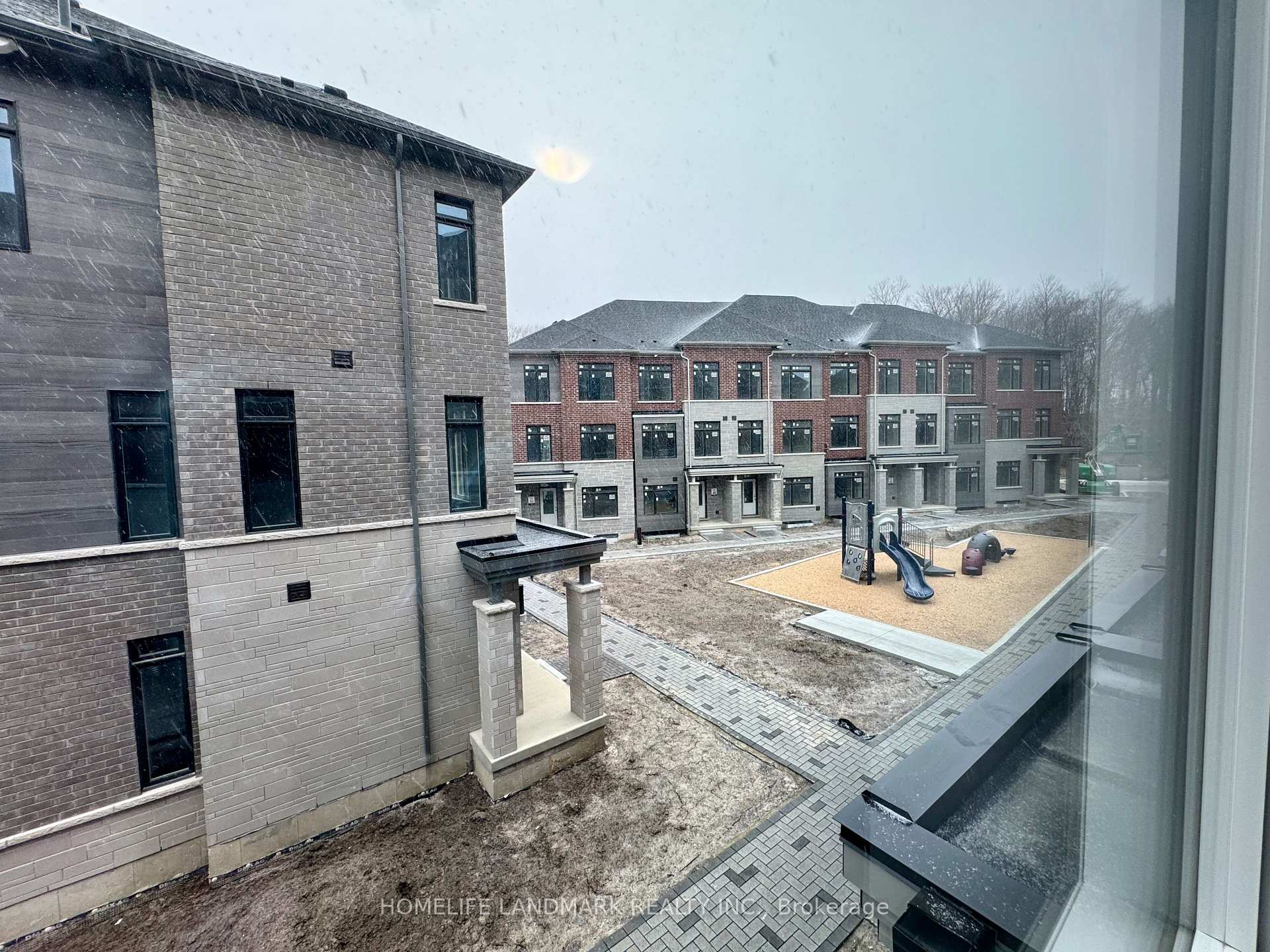 Photo 24 of 17 Frisinger Lane, Markham, Cornell — HOMEH