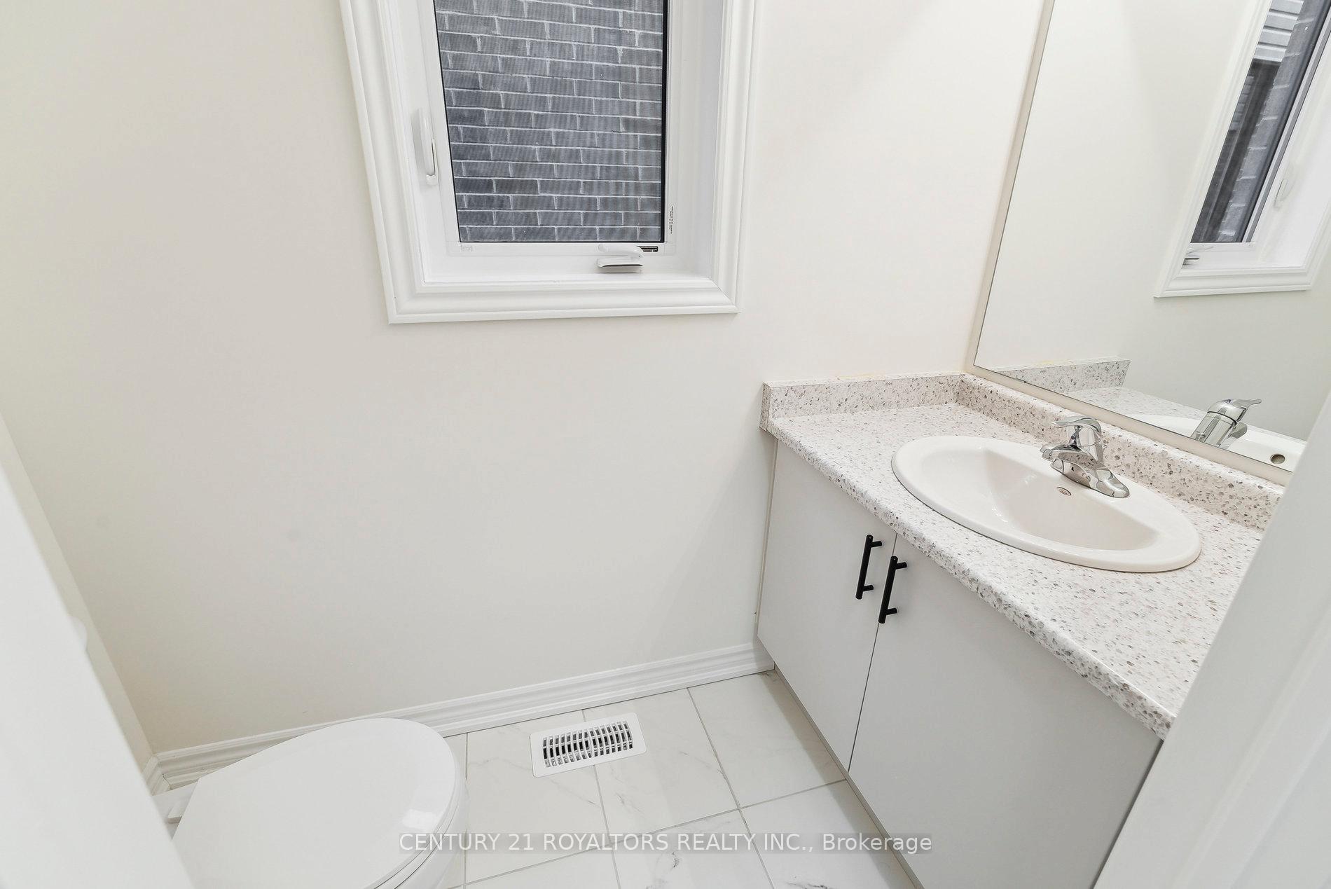 Photo 2 of 27 Prudhoe Terrace, Barrie, Rural Barrie Southeast — HOMEH
