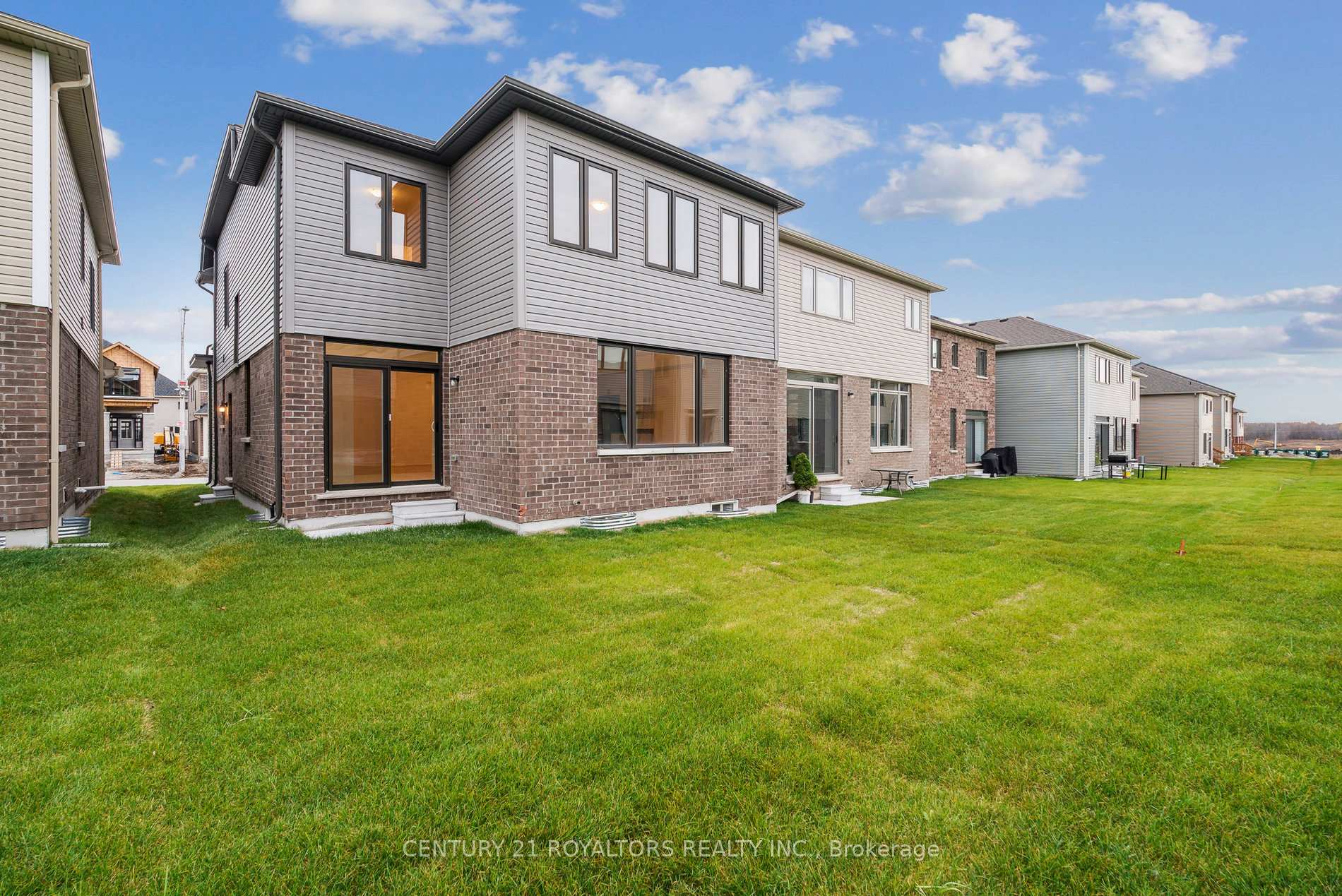 Photo 33 of 27 Prudhoe Terrace, Barrie, Rural Barrie Southeast — HOMEH