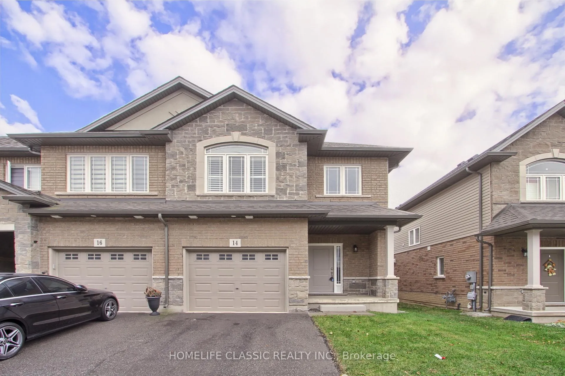 Front of Unit 14, 14 Laguna Village Crescent