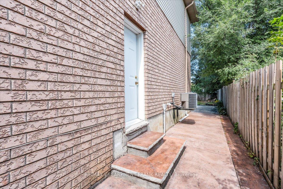 Photo 2 of Unit BASEMENT, 18 Blossom Lane, Hamilton, Kernighan — HOMEH