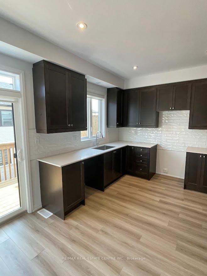 Photo 3 of Unit 35, 55 Tom Brown Drive, Brant, Paris — HOMEH