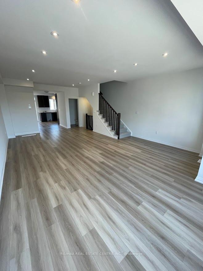 Photo 5 of Unit 35, 55 Tom Brown Drive, Brant, Paris — HOMEH