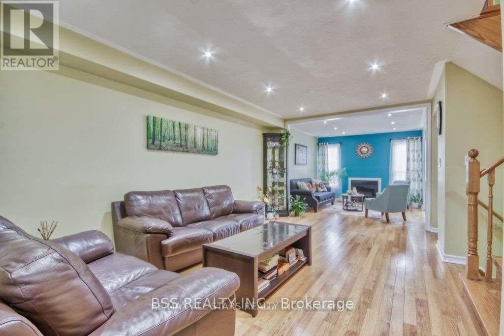 Photo 3 of 29 Castlethorpe Drive, Scarborough, Cliffcrest — HOMEH