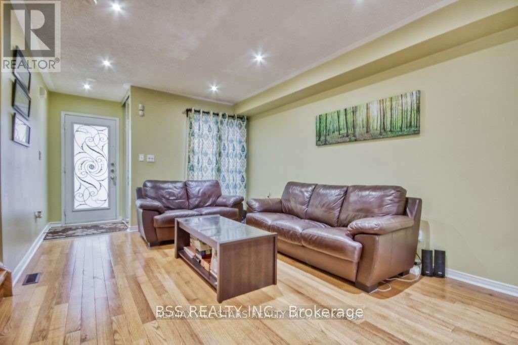 Photo 17 of 29 Castlethorpe Drive, Scarborough, Cliffcrest — HOMEH