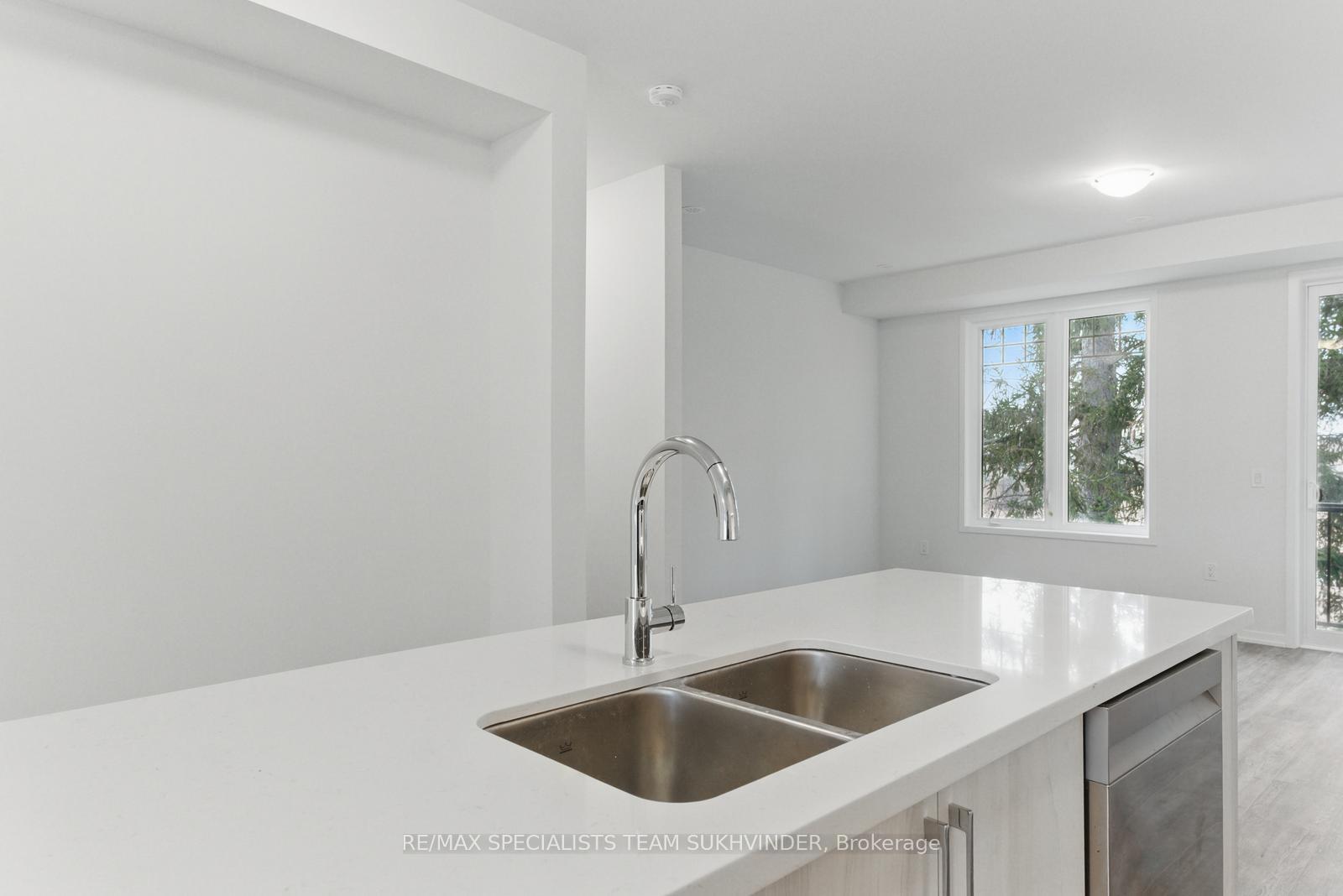 Photo 5 of 12 Arbour Green Crescent, Vaughan, Kleinburg — HOMEH