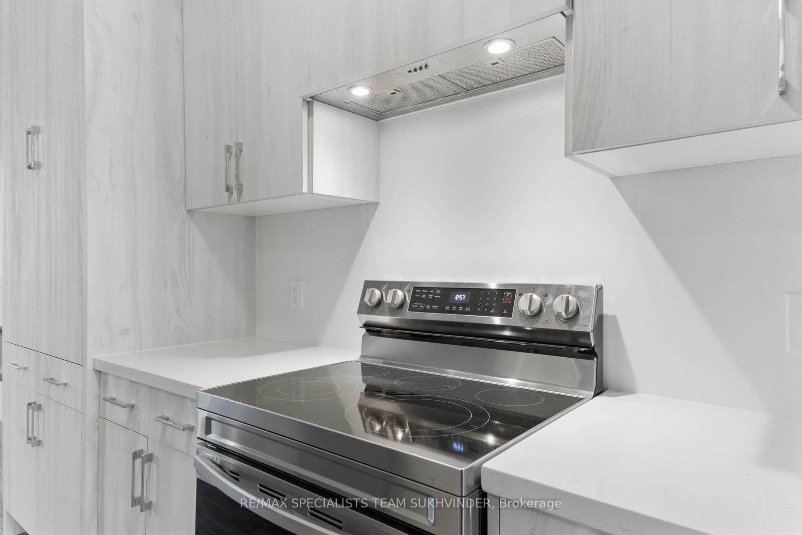 Photo 6 of 12 Arbour Green Crescent, Vaughan, Kleinburg — HOMEH