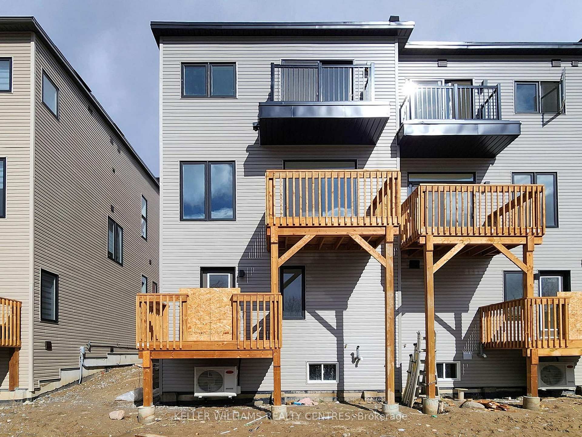 Photo 10 of 773 Heathrow Path, Oshawa, Samac — HOMEH