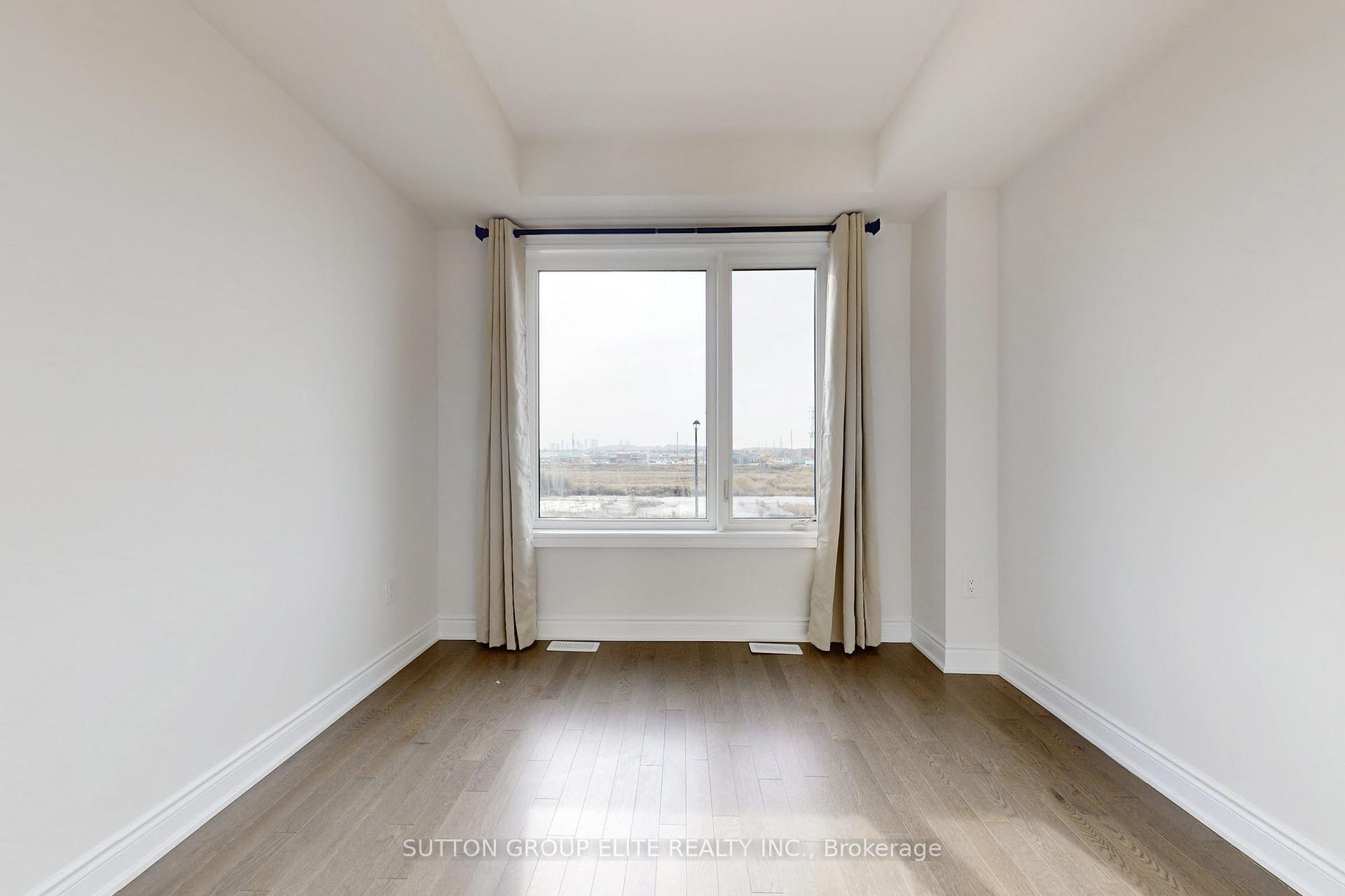 Photo 5 of 395 Tennant Circle, Vaughan, Vellore Village — HOMEH