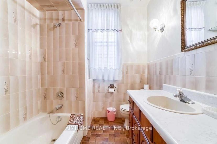 Photo 3 of Unit 2FL 1BR, 44 Robinson Street, Toronto, Trinity-Bellwoods — HOMEH
