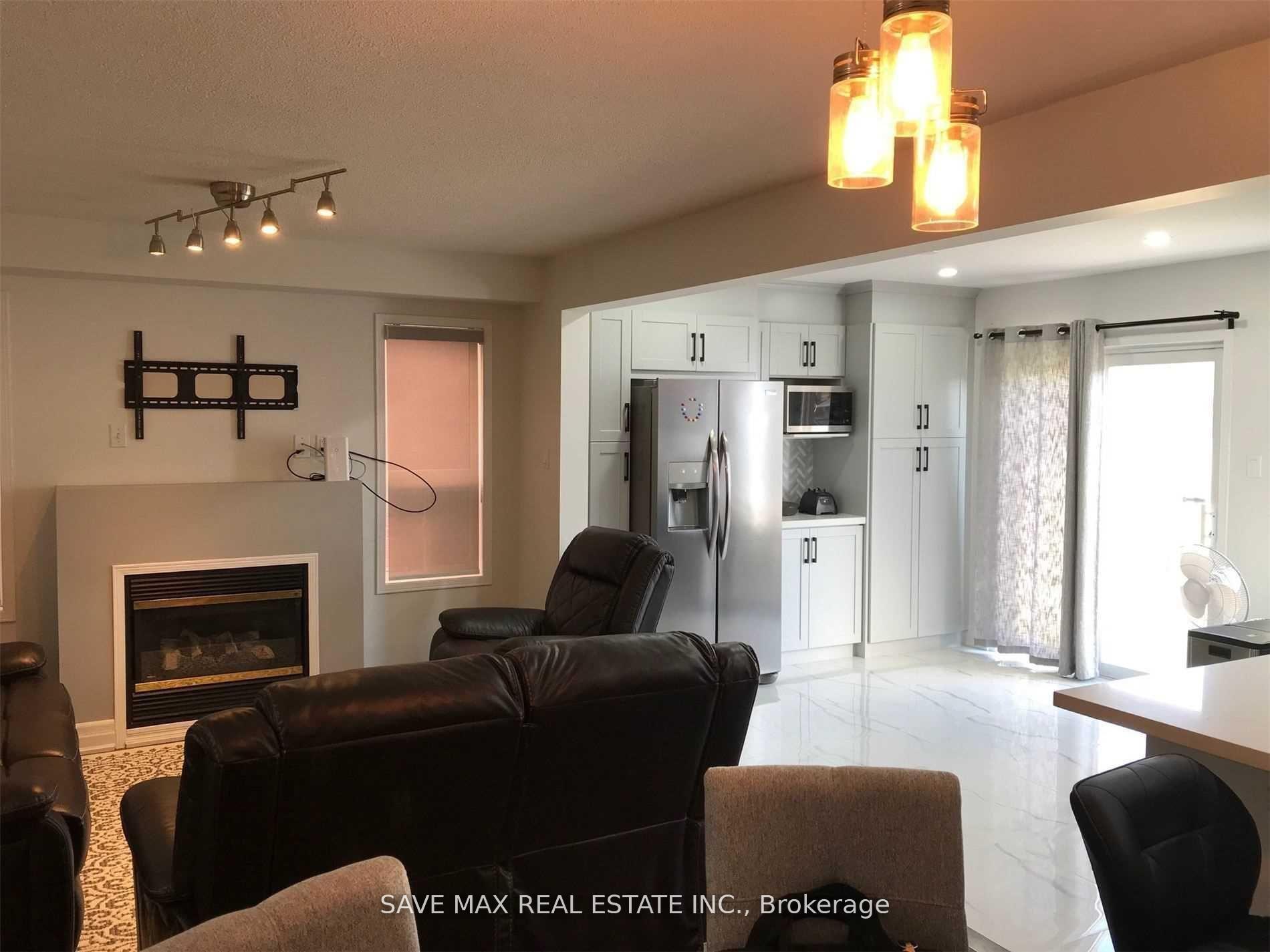 Photo 11 of 35 Hillsburgh (Upper) Drive, Brampton, Fletcher's Meadow — HOMEH