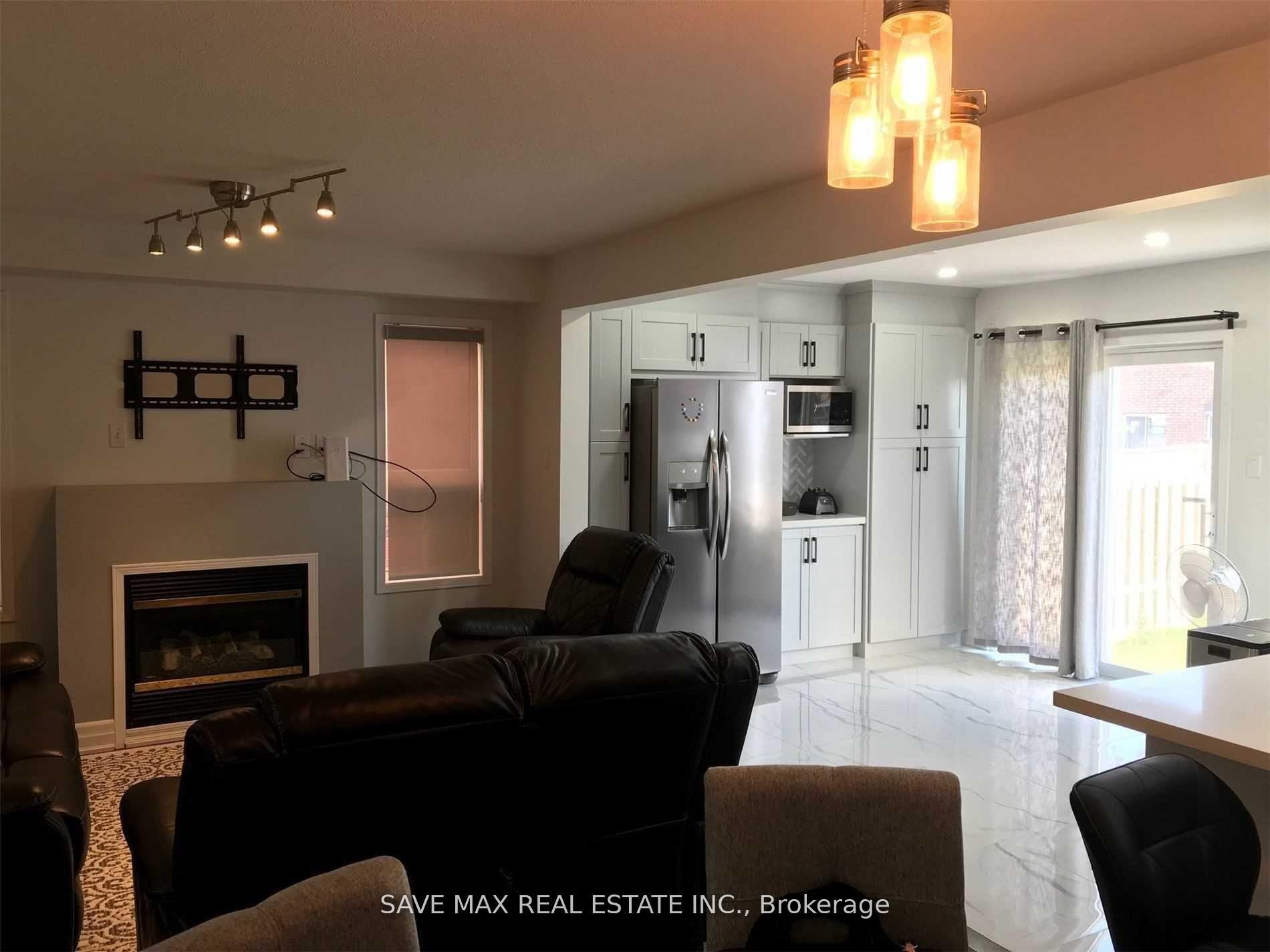Photo 20 of 35 Hillsburgh (Upper) Drive, Brampton, Fletcher's Meadow — HOMEH