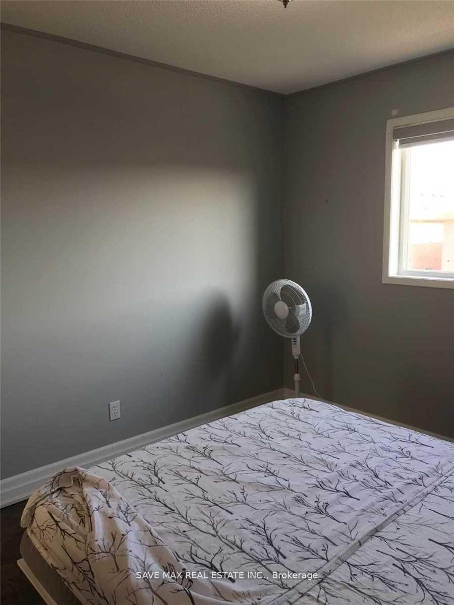 Photo 10 of 35 Hillsburgh (Upper) Drive, Brampton, Fletcher's Meadow — HOMEH