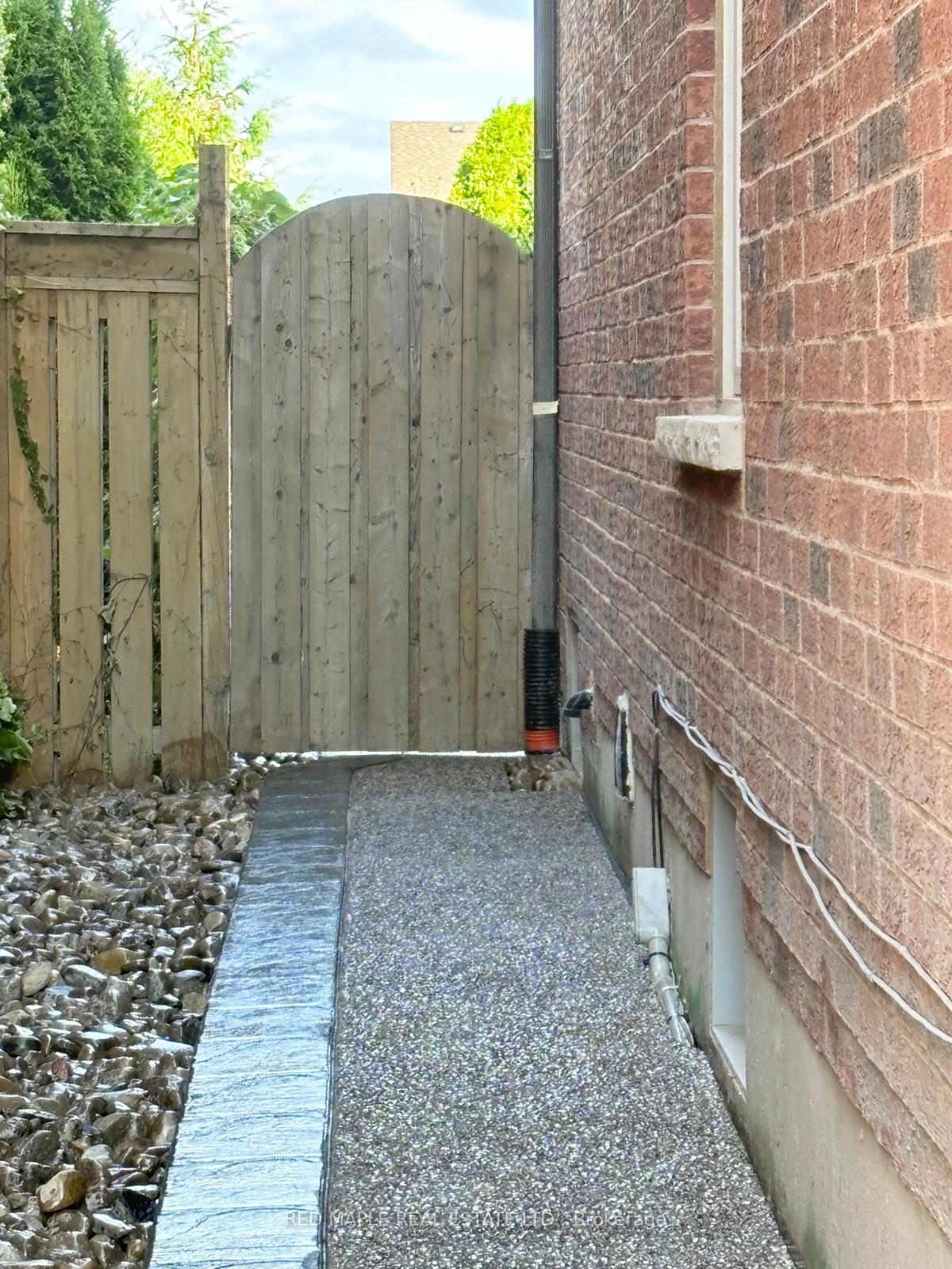 Photo 11 of 5 Iverson Drive, Brampton, Credit Valley — HOMEH