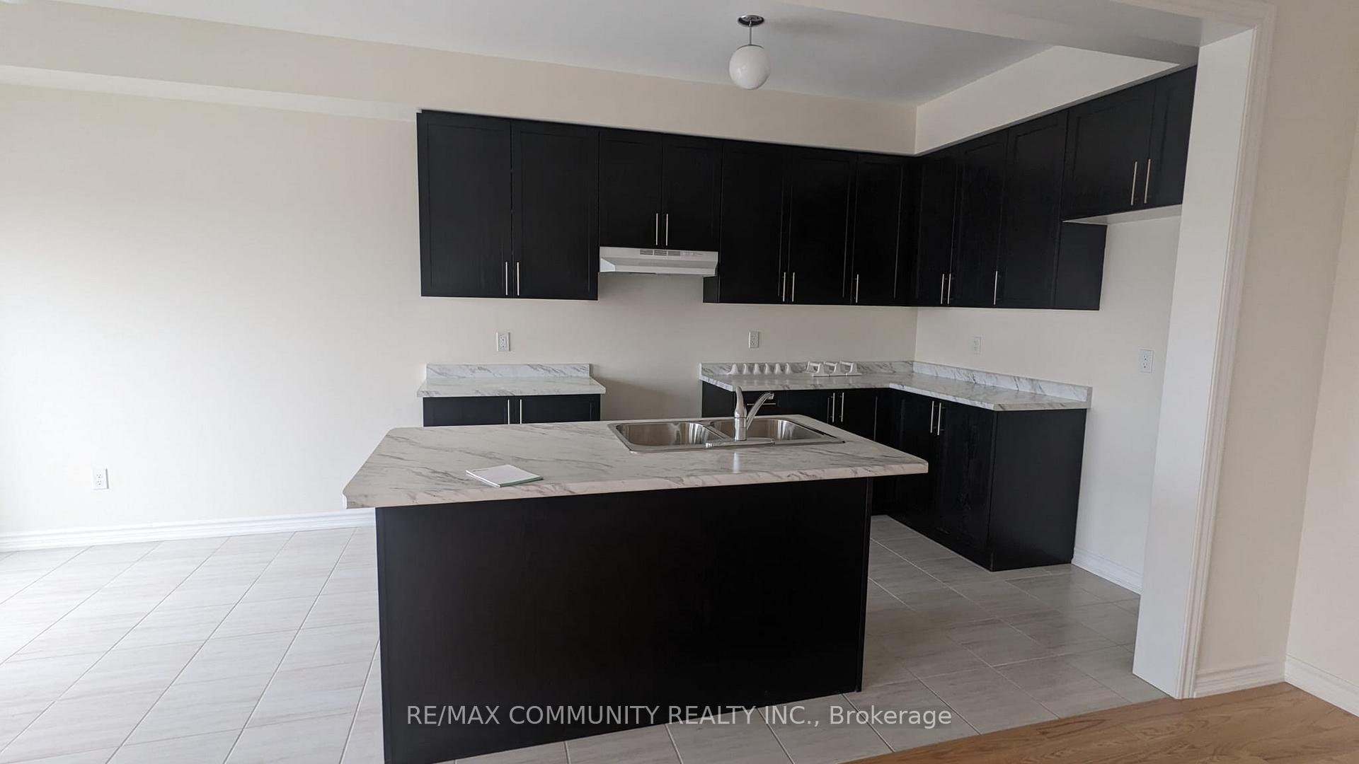 Photo 7 of 1089 Skyridge Boulevard, Pickering, Rouge Park — HOMEH