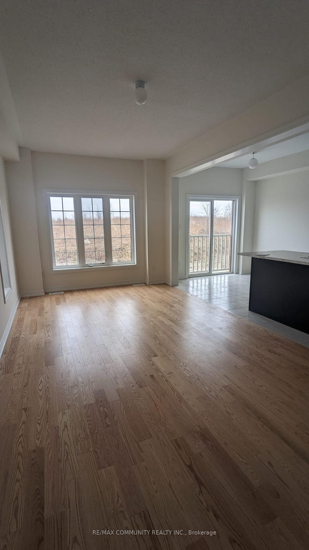 Photo 5 of 1089 Skyridge Boulevard, Pickering, Rouge Park — HOMEH