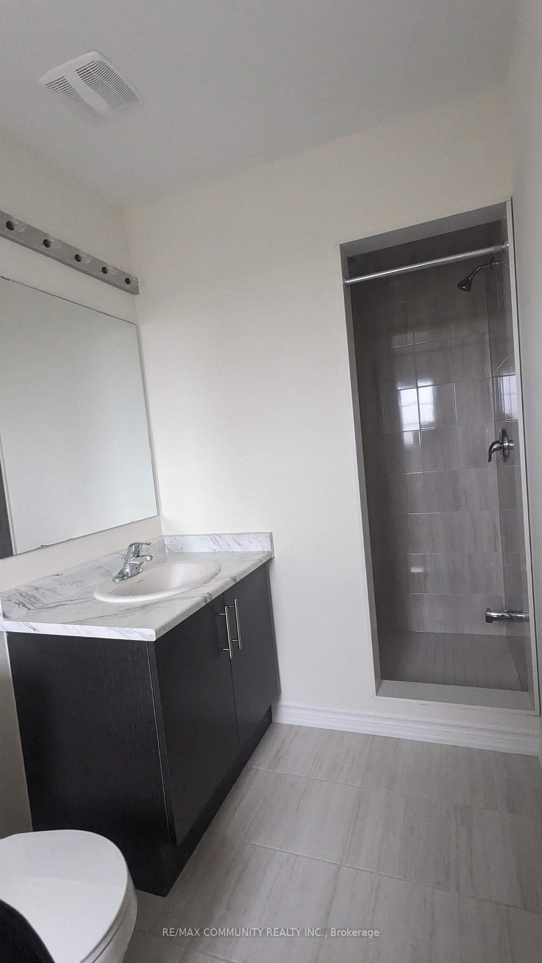Photo 8 of 1089 Skyridge Boulevard, Pickering, Rouge Park — HOMEH