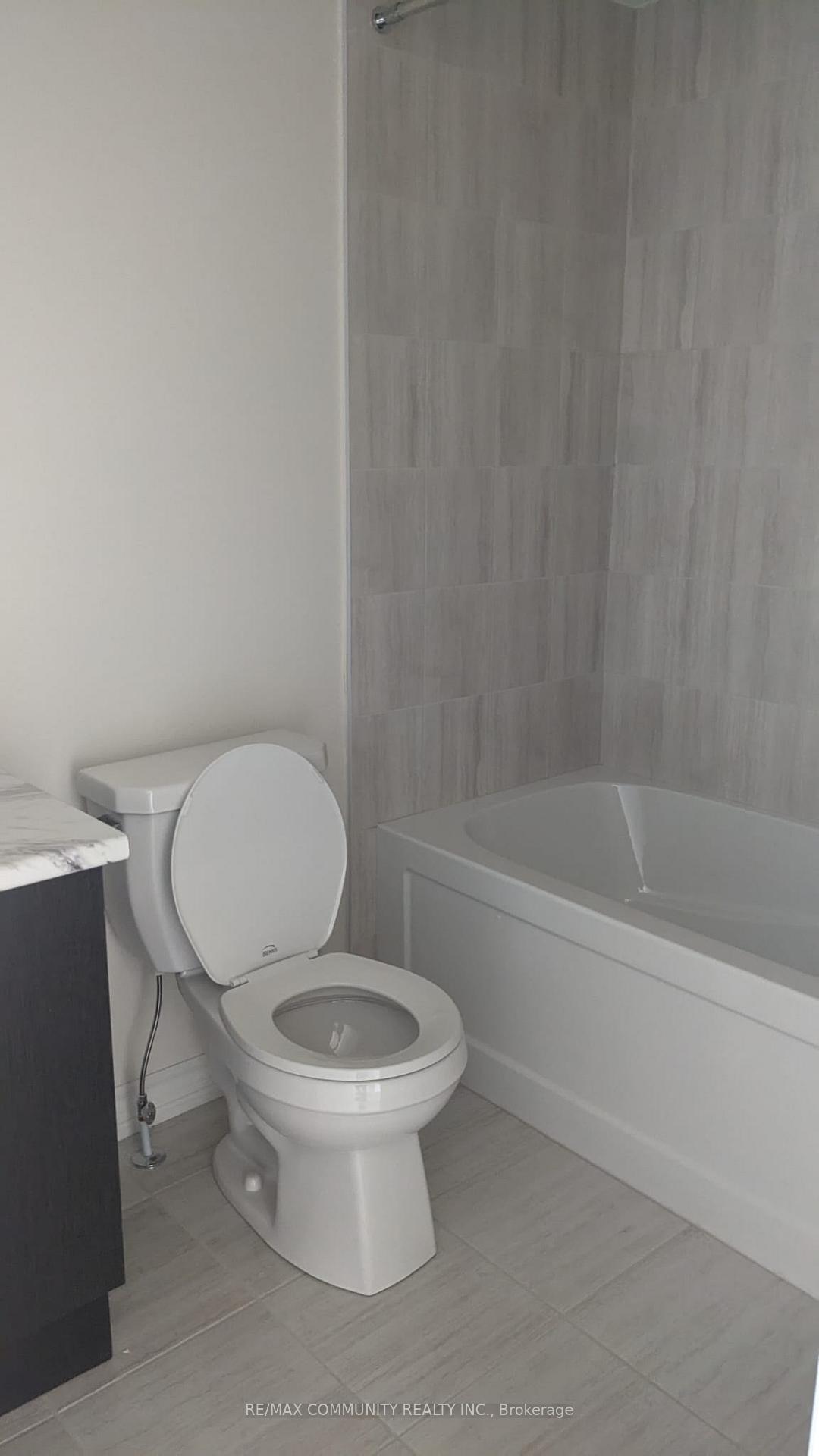 Photo 11 of 1089 Skyridge Boulevard, Pickering, Rouge Park — HOMEH