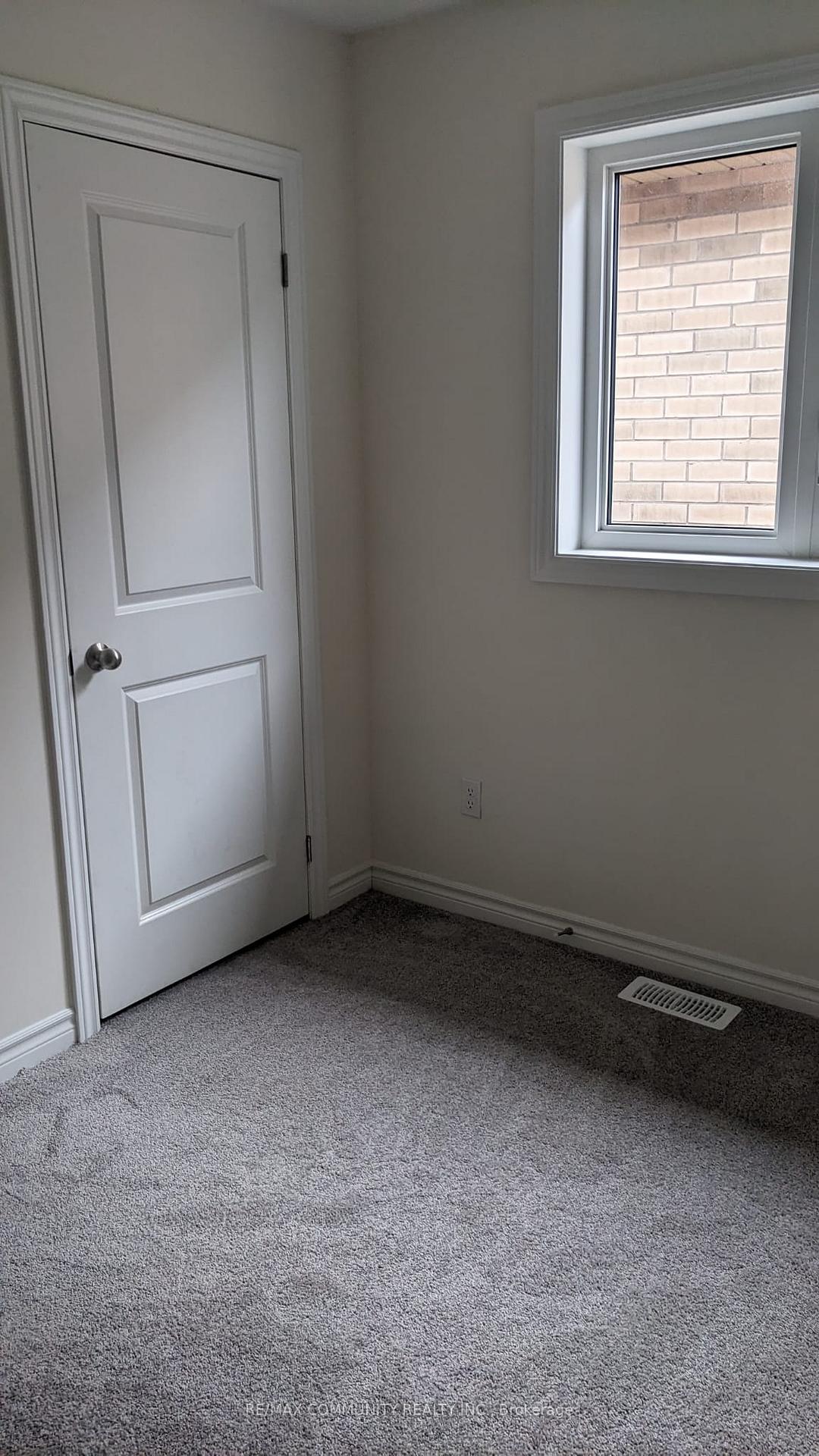 Photo 16 of 1089 Skyridge Boulevard, Pickering, Rouge Park — HOMEH