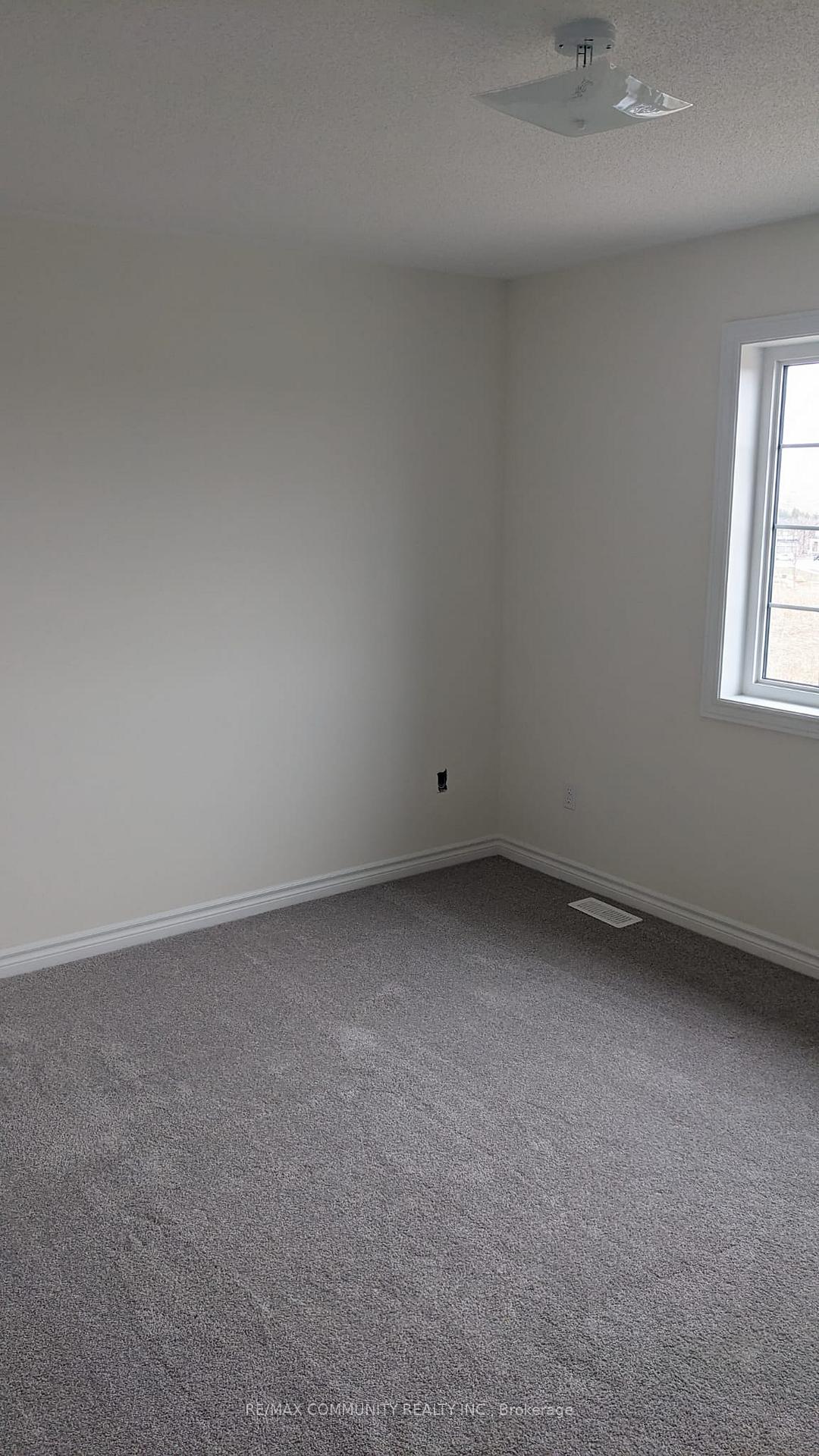 Photo 13 of 1089 Skyridge Boulevard, Pickering, Rouge Park — HOMEH