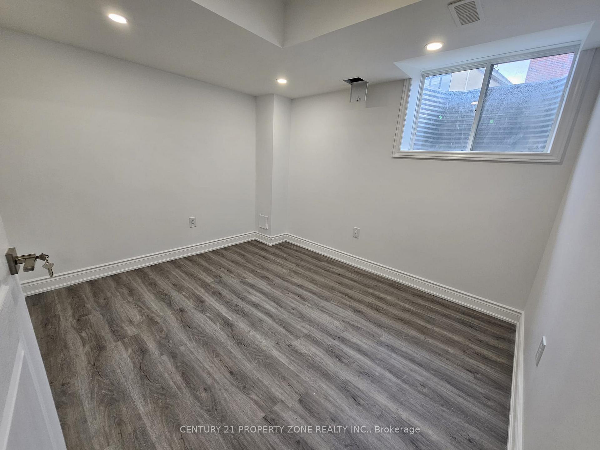 Photo 9 of Unit Unit A, 8929 Heritage Road, Brampton, Bram West — HOMEH