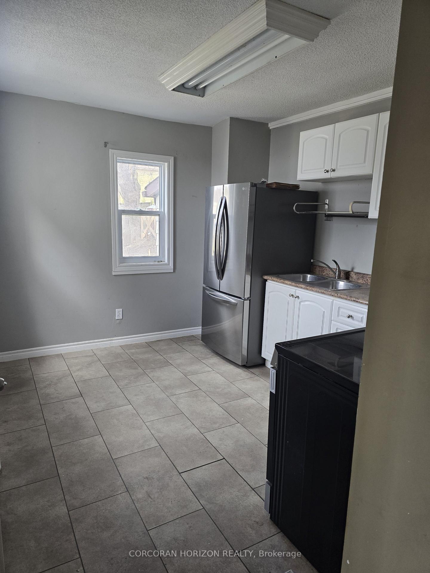 Photo 4 of 1125 Duke Street, Cambridge — HOMEH