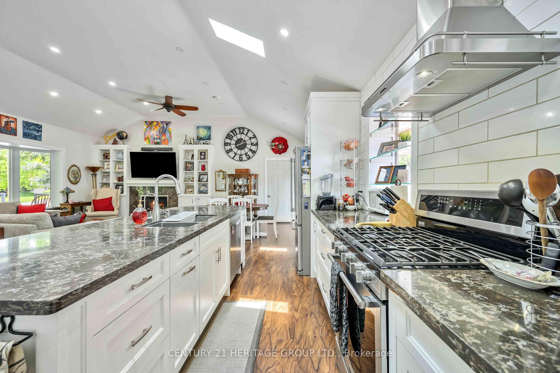 Photo 5 of Unit Upper, 5 Idleswift Drive, Vaughan, Uplands — HOMEH