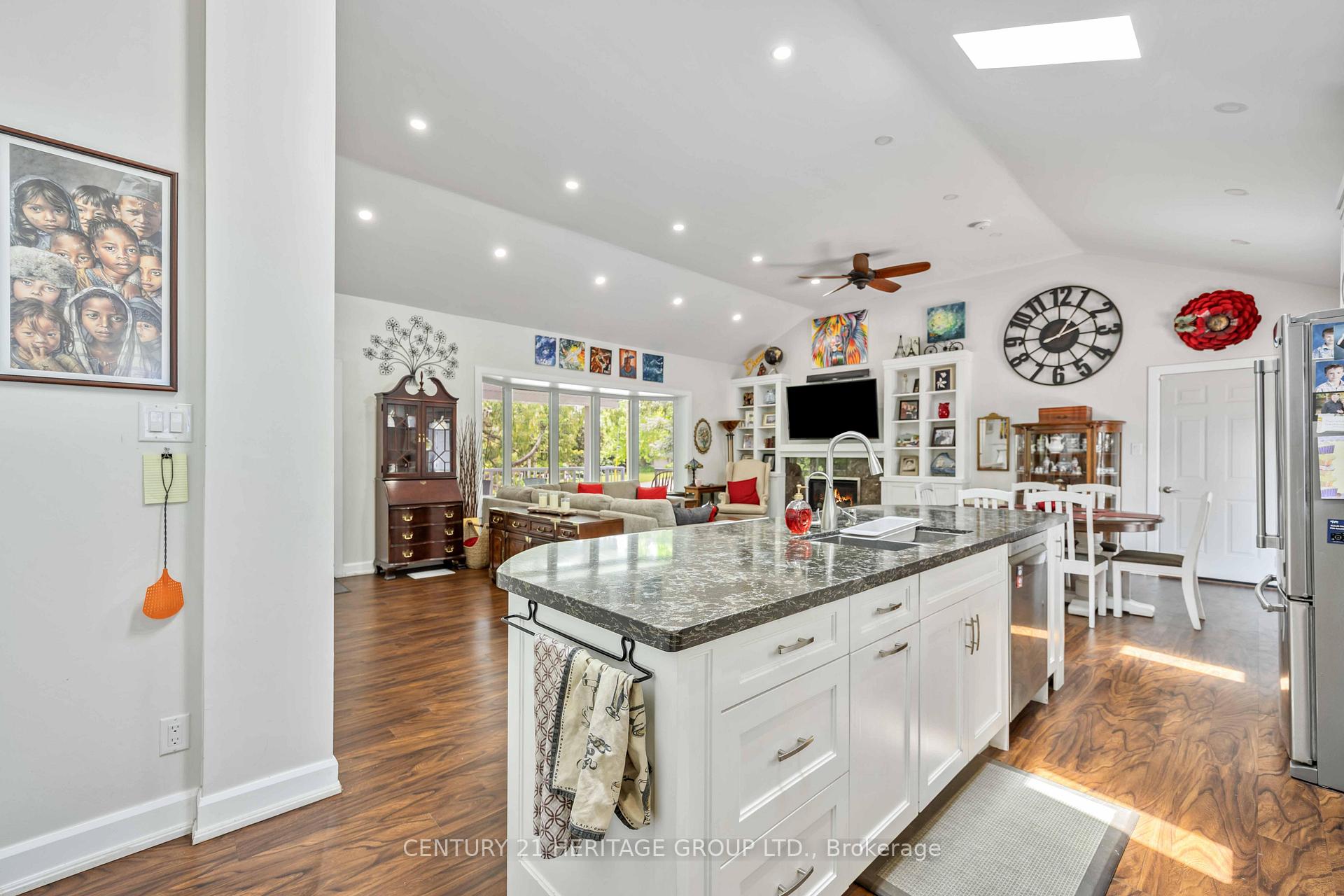 Photo 6 of Unit Upper, 5 Idleswift Drive, Vaughan, Uplands — HOMEH