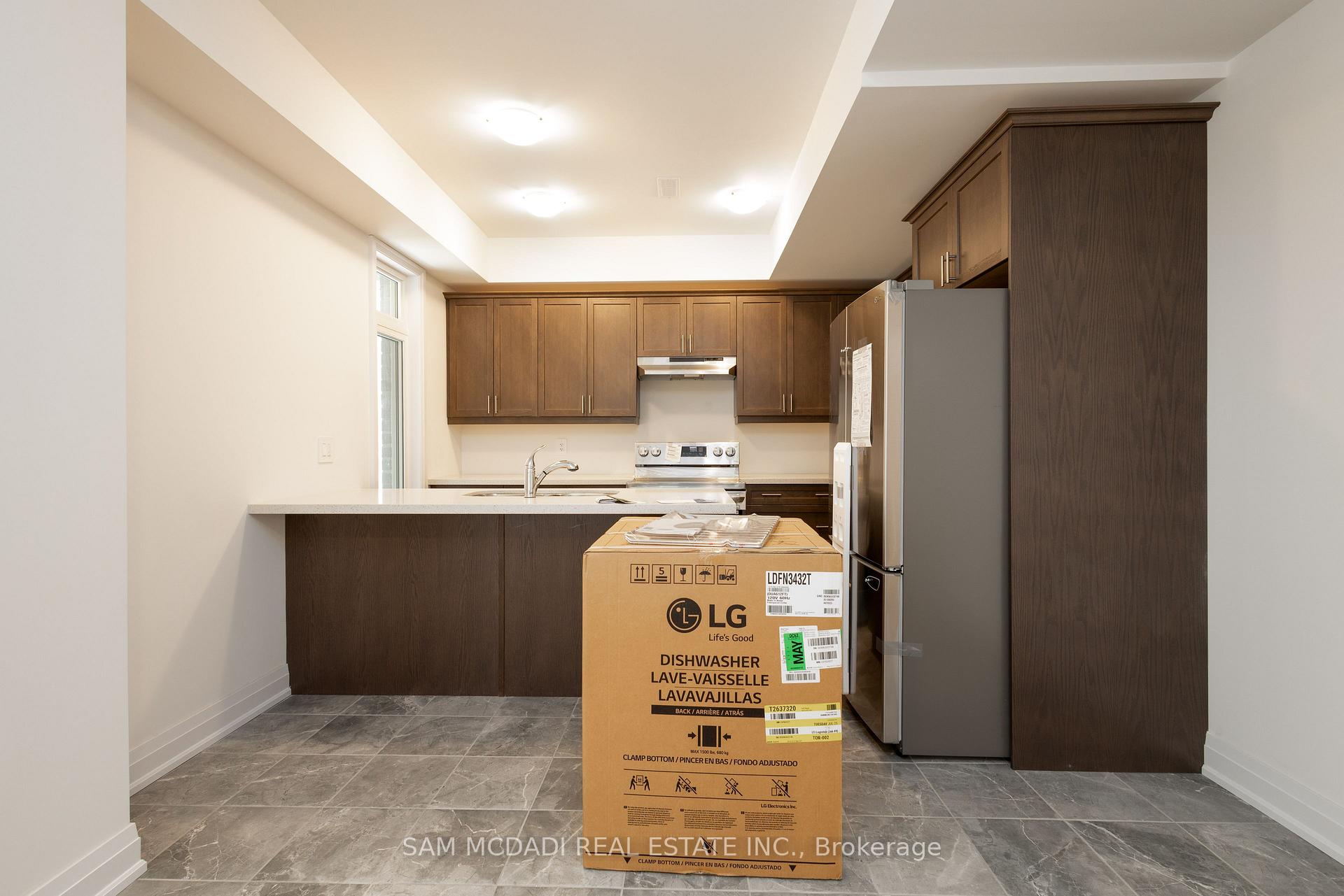 Photo 11 of Unit UPPER, 114 Franklin Trail, Barrie, Rural Barrie Southwest — HOMEH