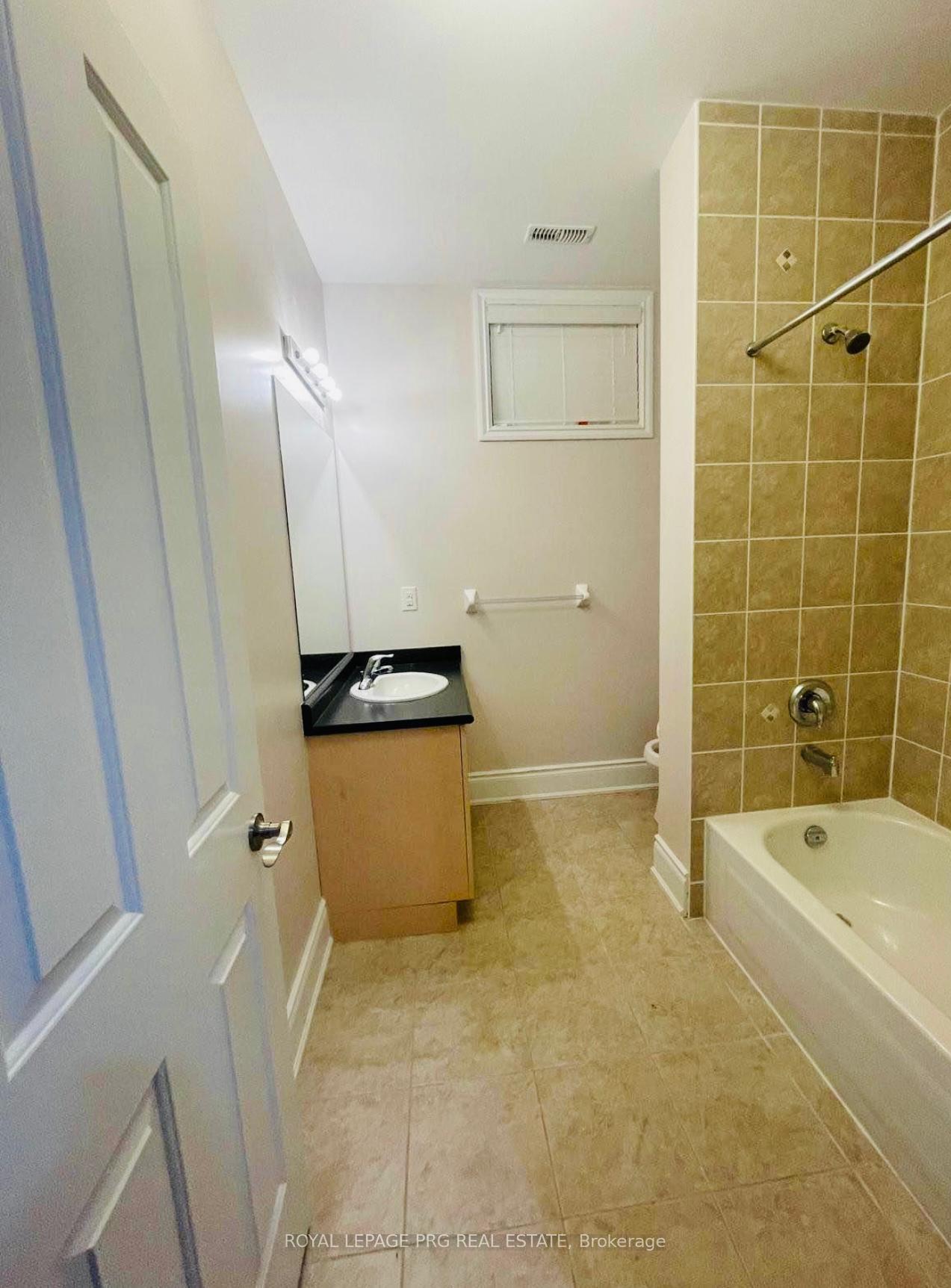Photo 6 of 17 Interlacken Drive, Brampton, Credit Valley — HOMEH
