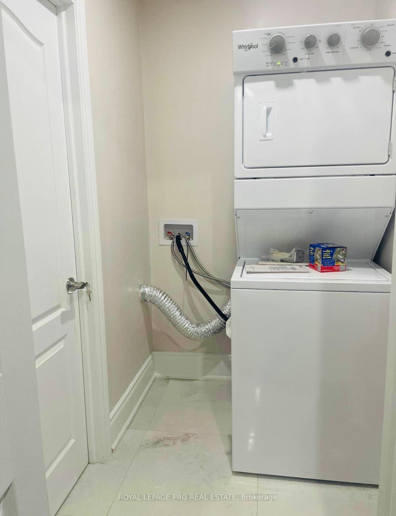 Photo 3 of 17 Interlacken Drive, Brampton, Credit Valley — HOMEH