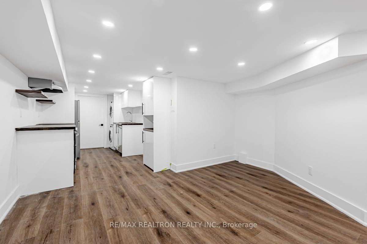 Photo 4 of Unit Bsmt, 22 Roxton Road, Toronto, Trinity-Bellwoods — HOMEH