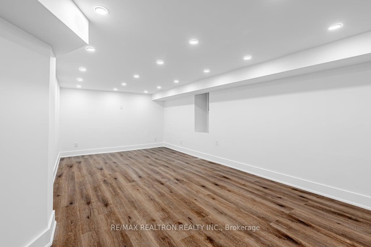 Photo 5 of Unit Bsmt, 22 Roxton Road, Toronto, Trinity-Bellwoods — HOMEH
