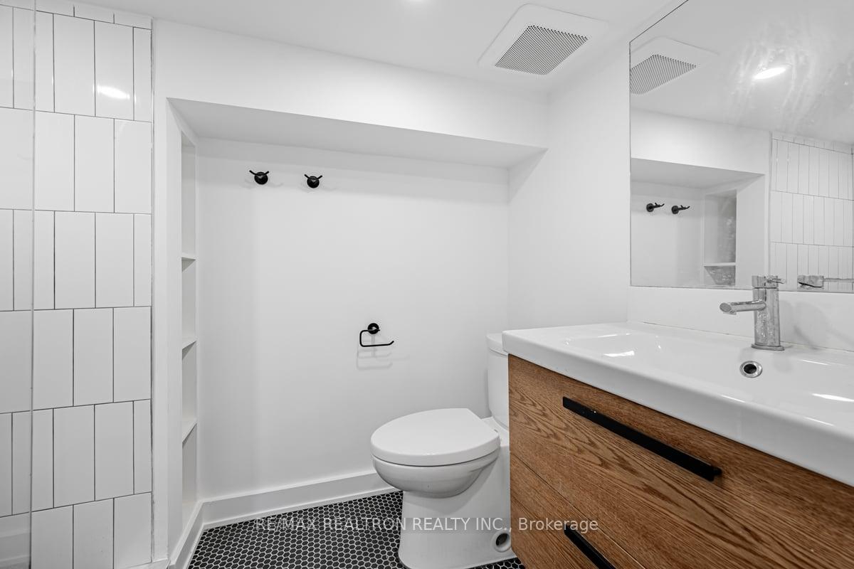 Photo 11 of Unit Bsmt, 22 Roxton Road, Toronto, Trinity-Bellwoods — HOMEH