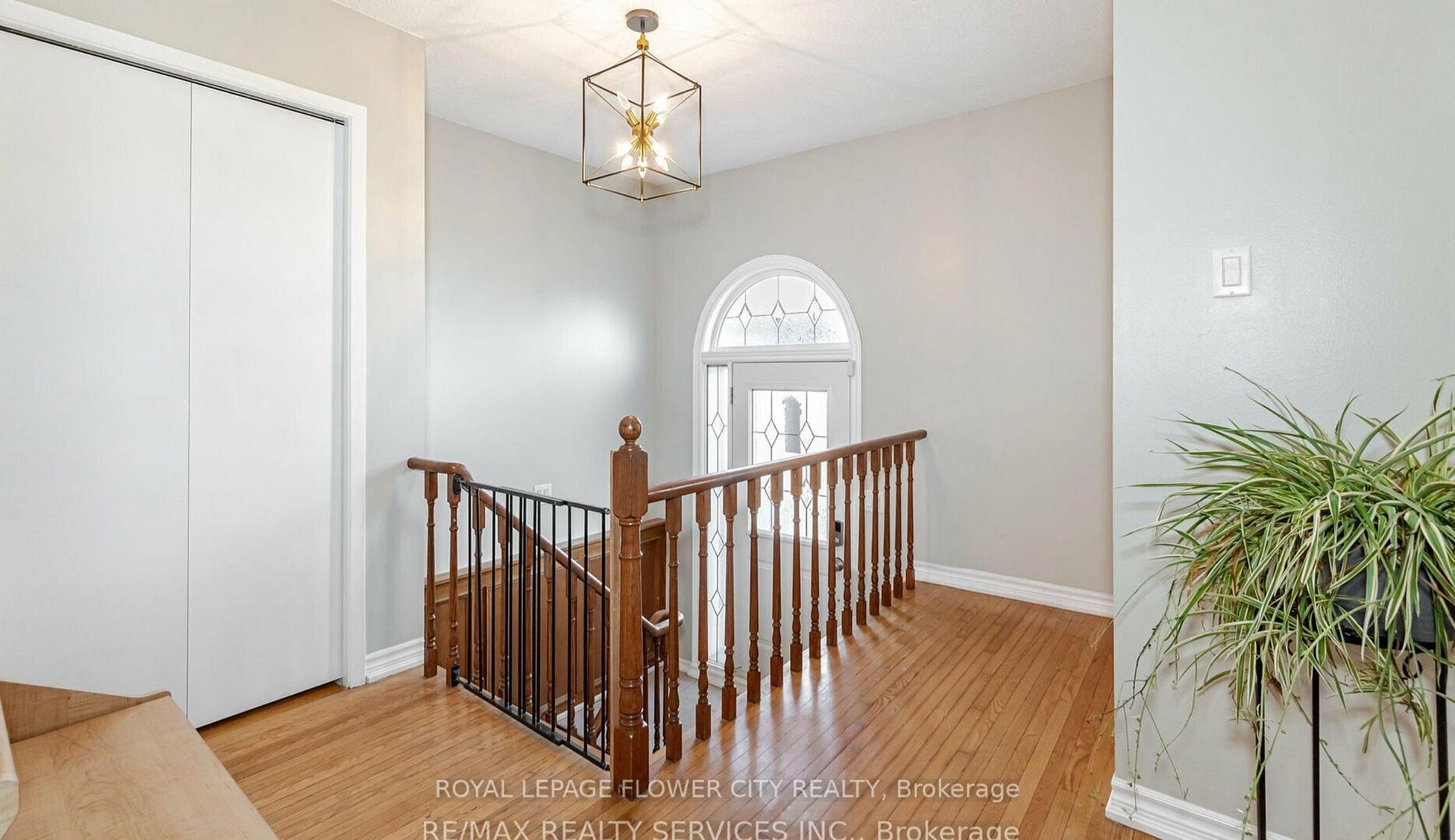 Photo 2 of 18 Prouse Drive, Brampton, Brampton North — HOMEH
