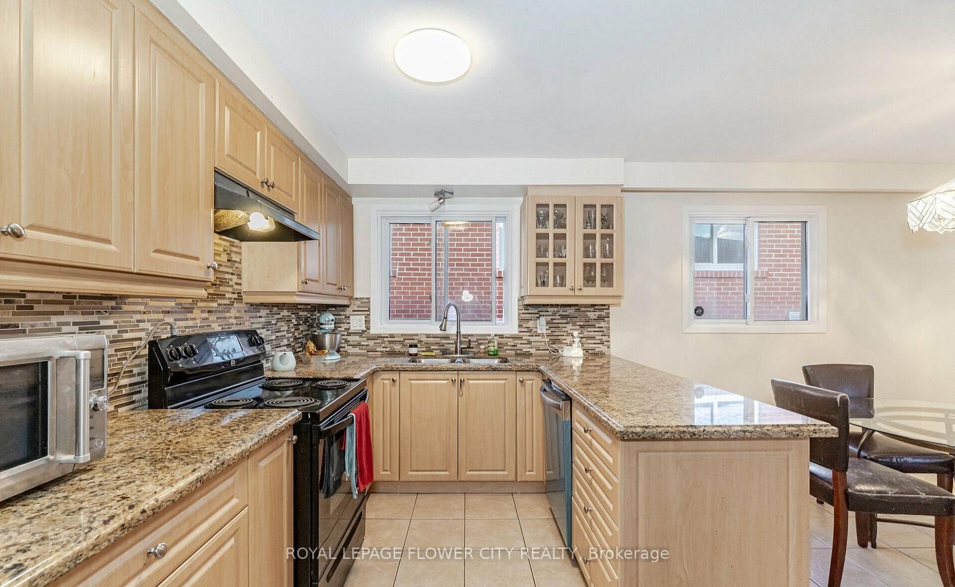 Photo 8 of 18 Prouse Drive, Brampton, Brampton North — HOMEH