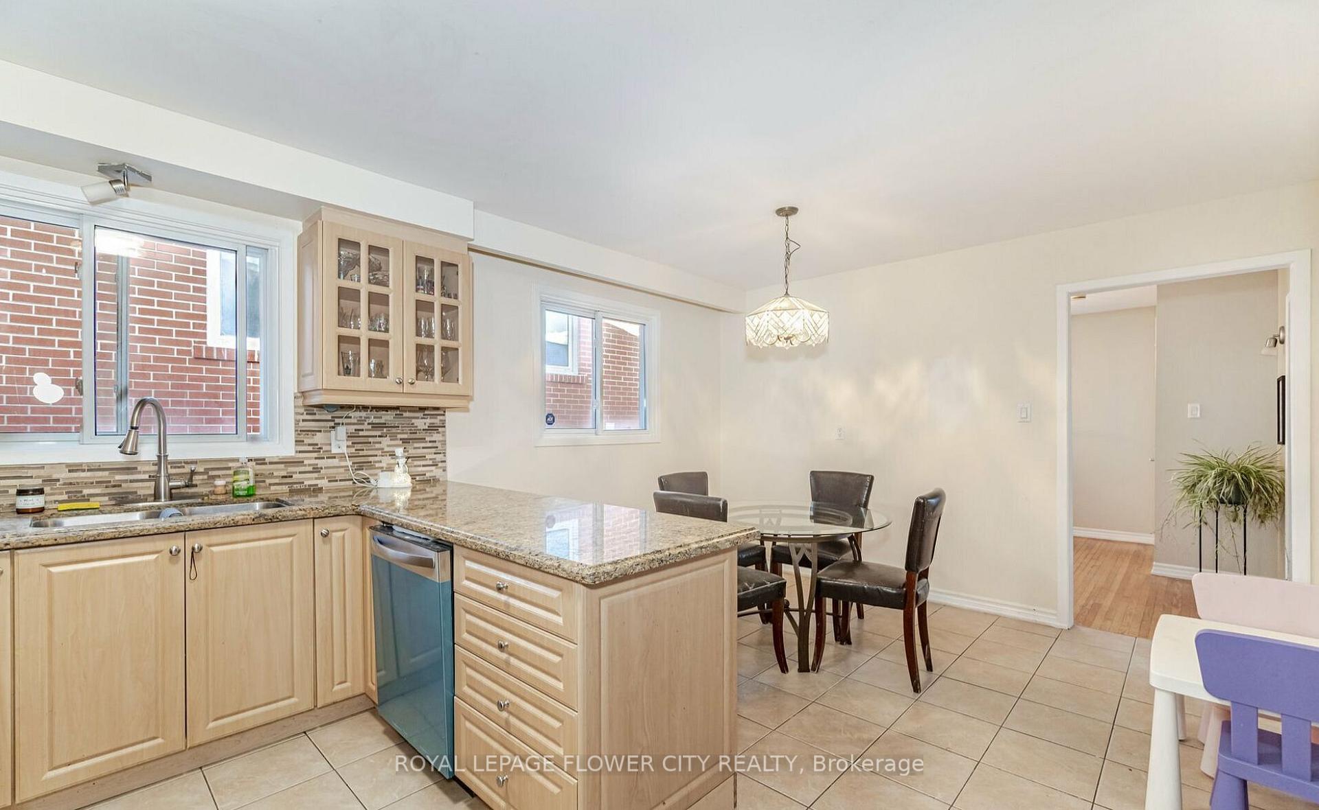 Photo 3 of 18 Prouse Drive, Brampton, Brampton North — HOMEH