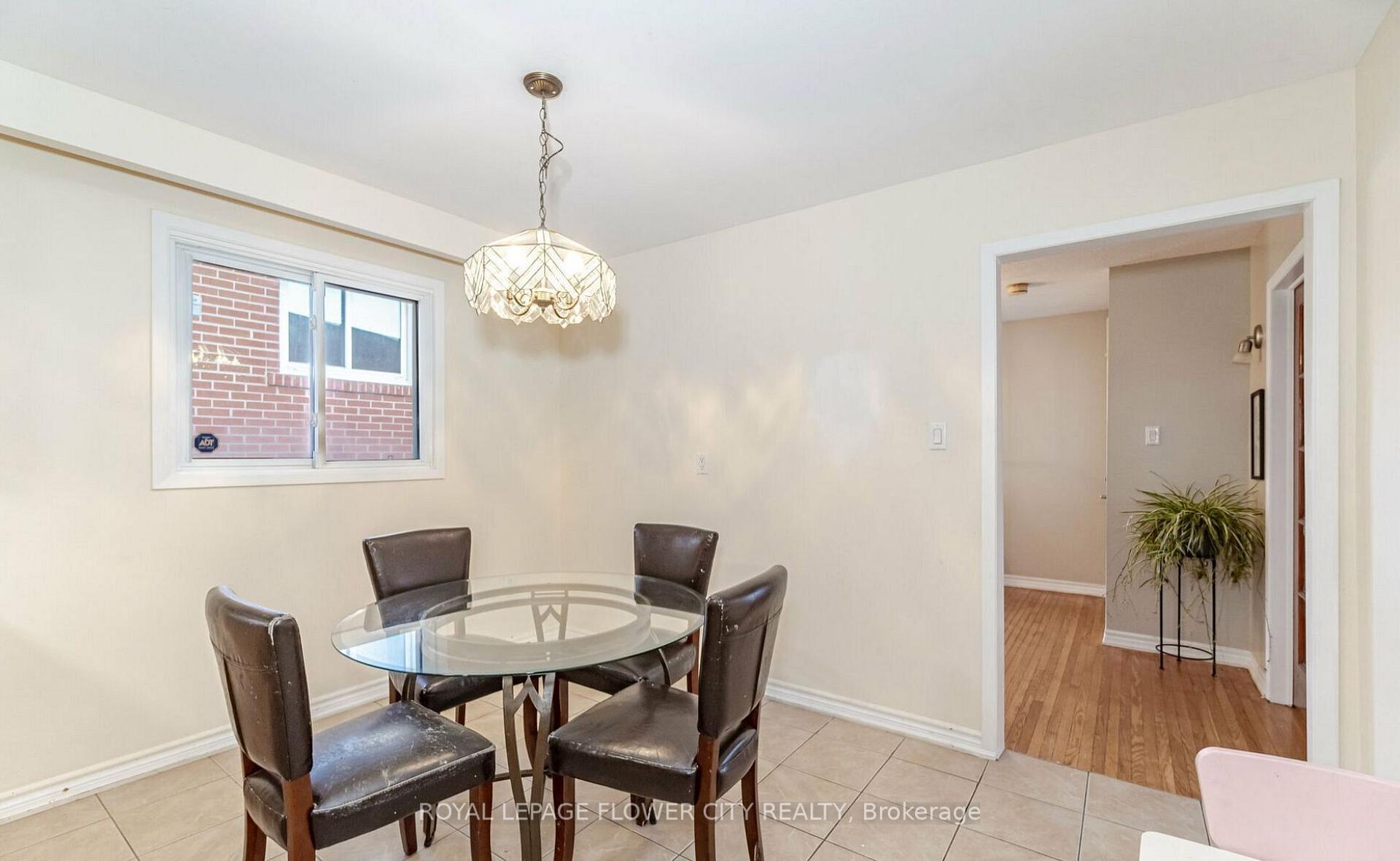 Photo 4 of 18 Prouse Drive, Brampton, Brampton North — HOMEH
