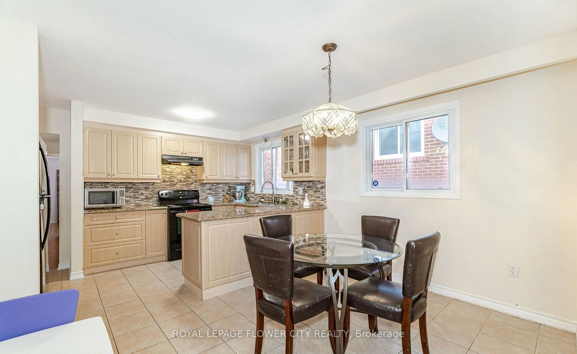 Photo 7 of 18 Prouse Drive, Brampton, Brampton North — HOMEH