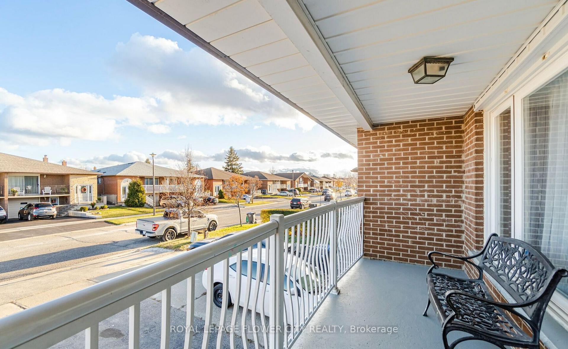 Photo 13 of 18 Prouse Drive, Brampton, Brampton North — HOMEH