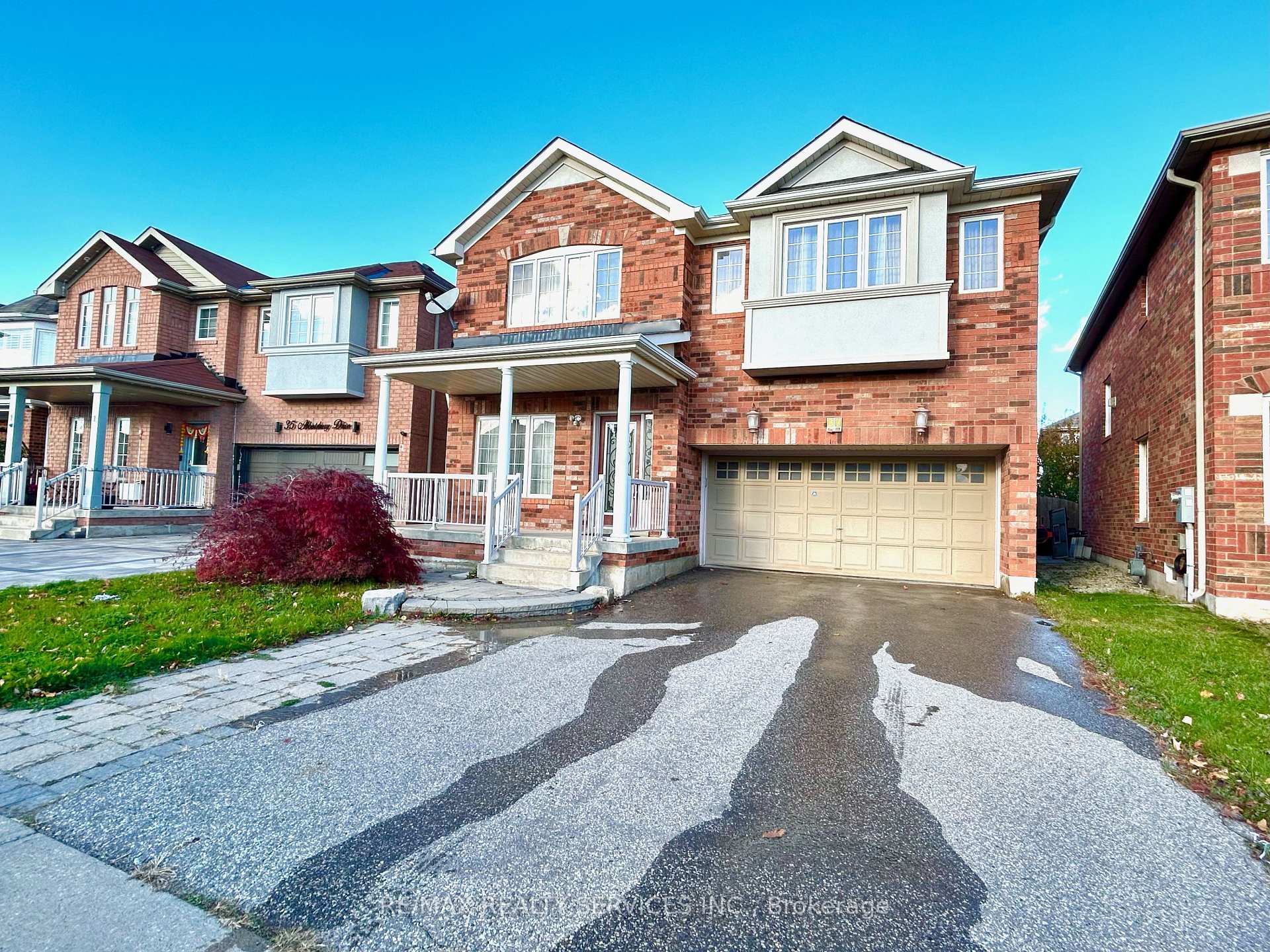 Photo 10 of 37 Abbotsbury Drive, Brampton, Credit Valley — HOMEH