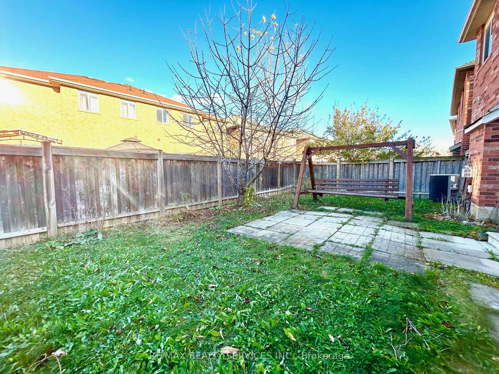 Photo 22 of 37 Abbotsbury Drive, Brampton, Credit Valley — HOMEH