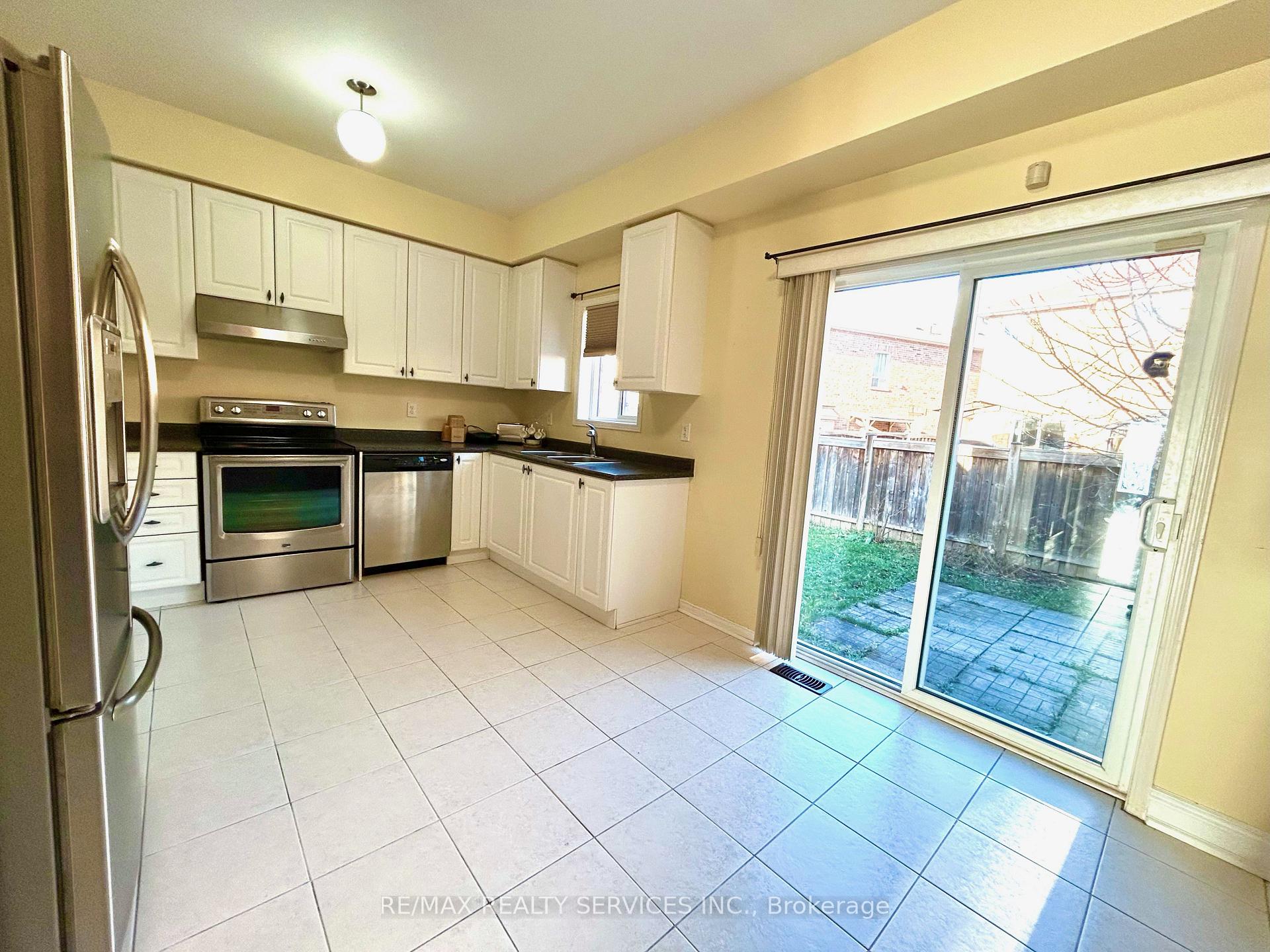 Photo 7 of 37 Abbotsbury Drive, Brampton, Credit Valley — HOMEH