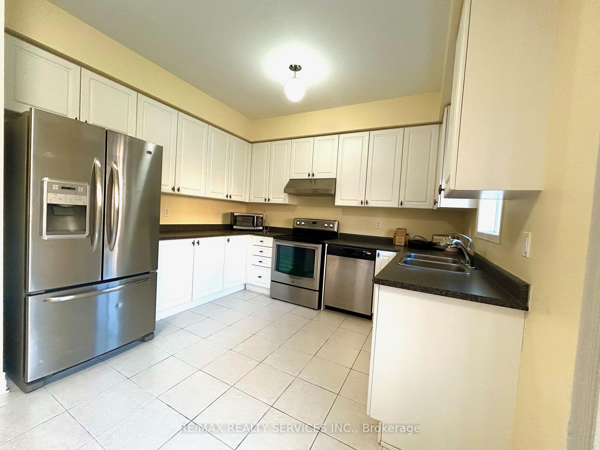 Photo 9 of 37 Abbotsbury Drive, Brampton, Credit Valley — HOMEH