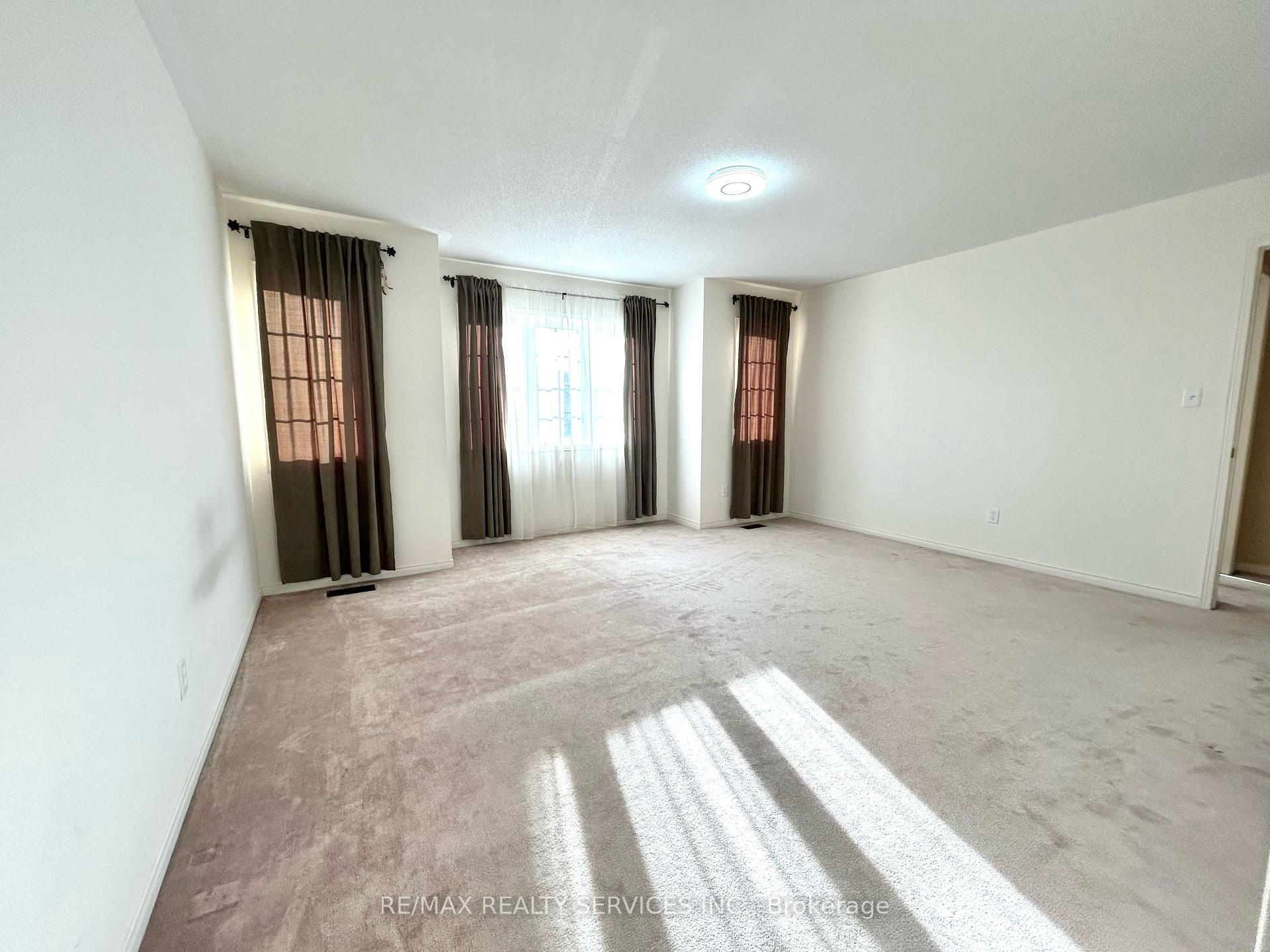 Photo 16 of 37 Abbotsbury Drive, Brampton, Credit Valley — HOMEH