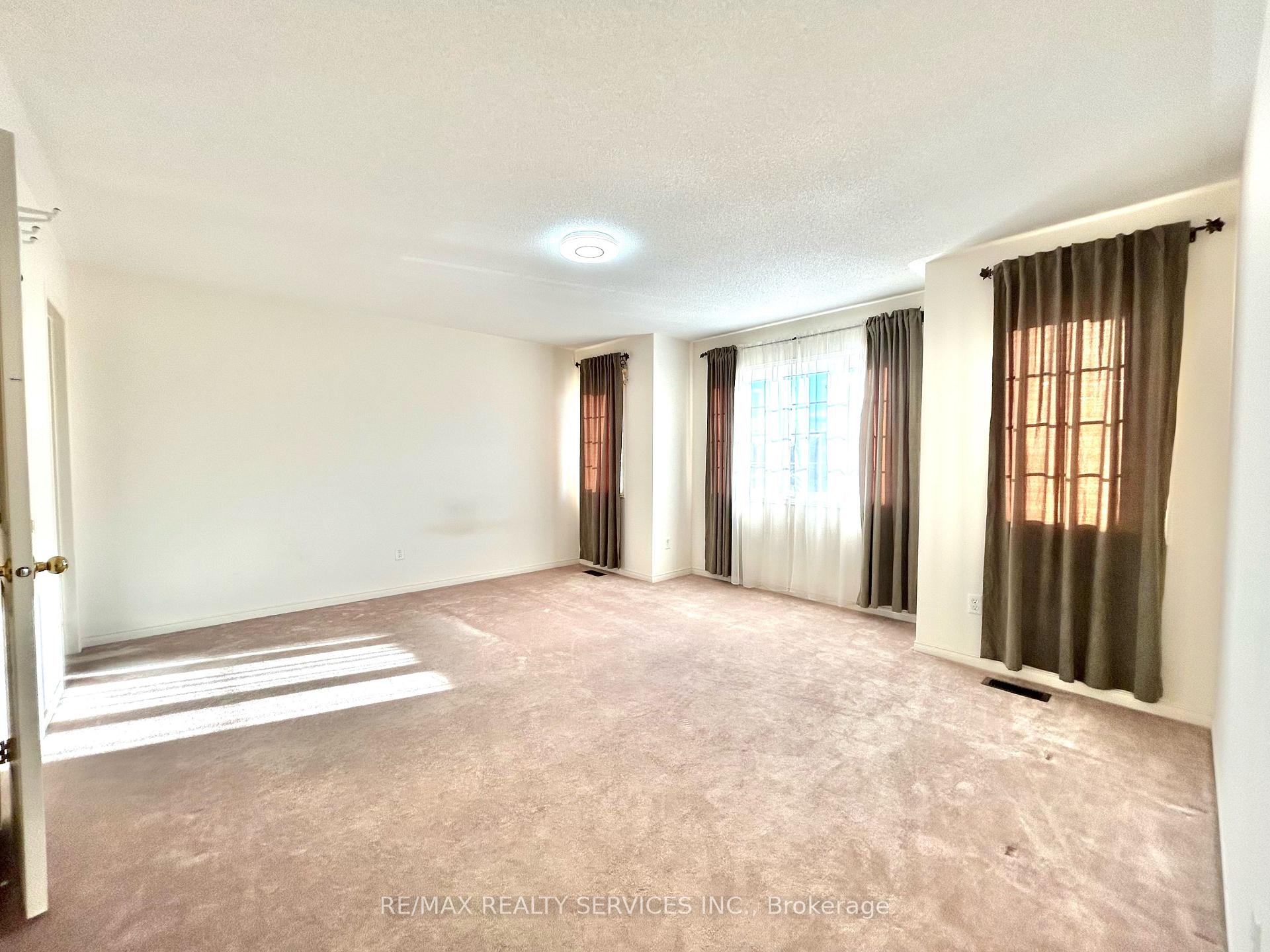 Photo 15 of 37 Abbotsbury Drive, Brampton, Credit Valley — HOMEH