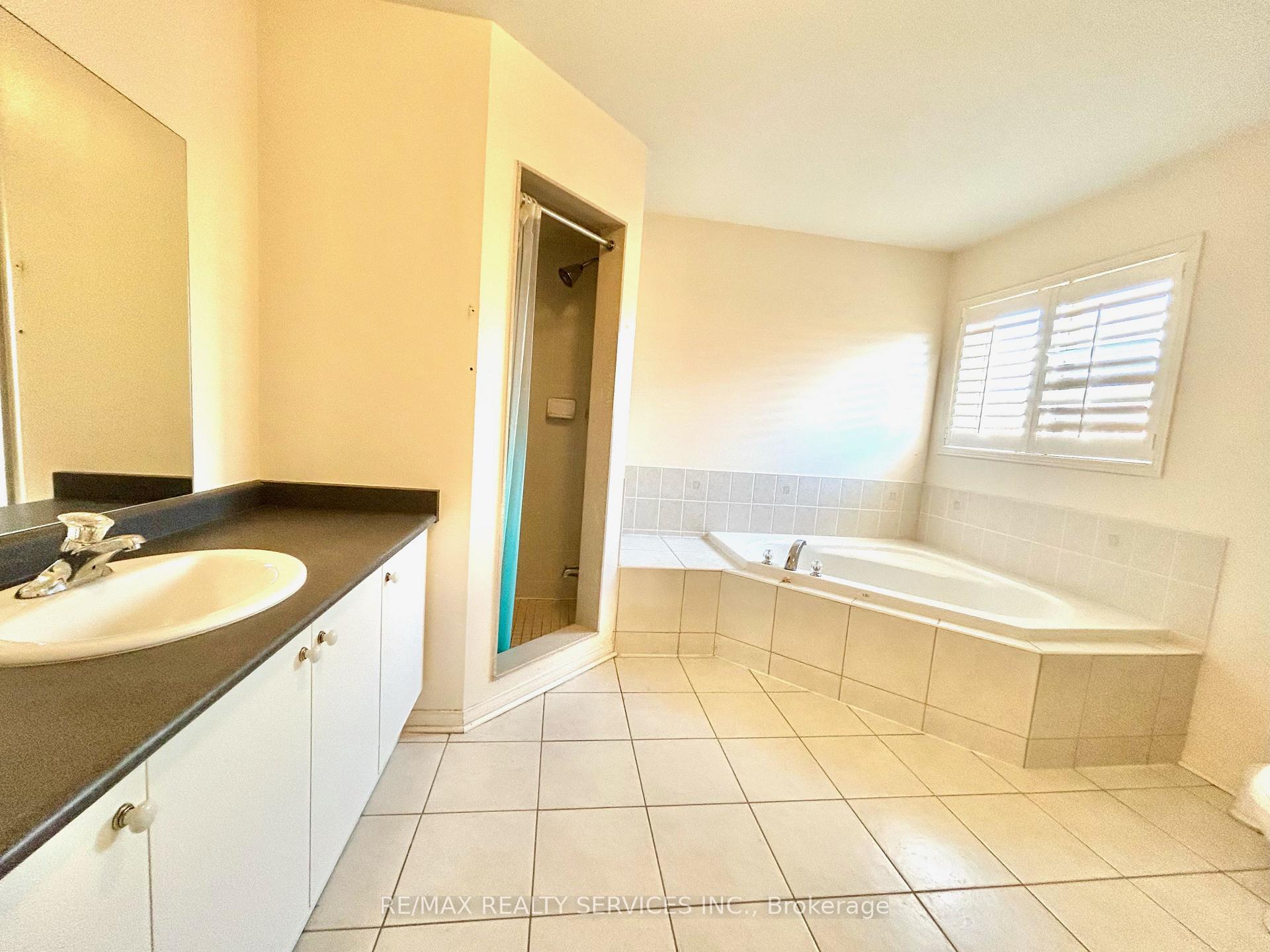 Photo 19 of 37 Abbotsbury Drive, Brampton, Credit Valley — HOMEH